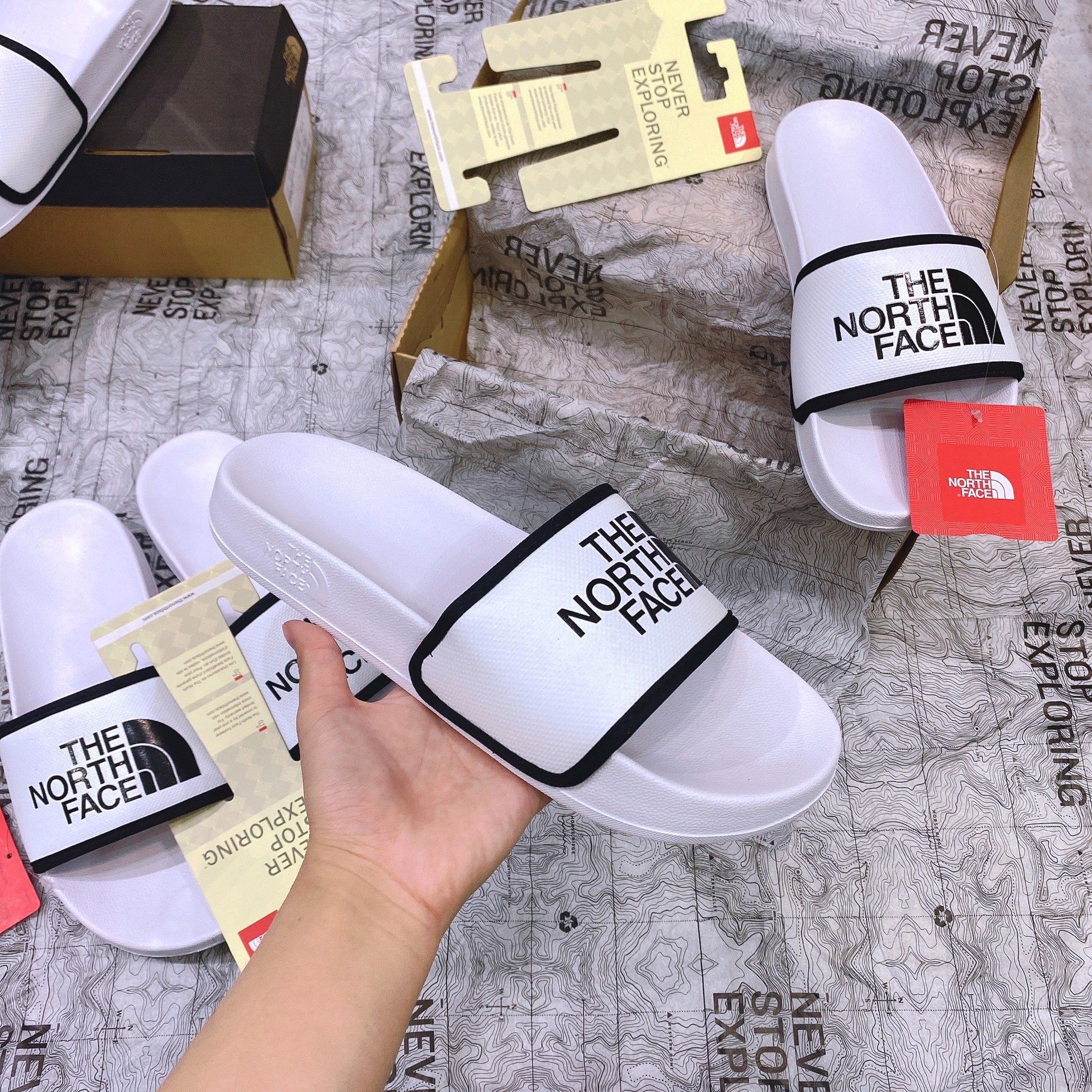  0440 - HÀNG CHÍNH HÃNG - DÉP THE NORTH FACE BASE CAMP SLIDE III - TRẮNG SỌC ĐEN - *WHITE/BLACK* - Code: NF0A4T2SLA91 