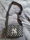  0432 - HÀNG CHÍNH HÃNG - TÚI MLB ĐEO CHÉO Monogram (LỚN) Cross Bag New York Yankees *BLACK* - Code: 3ACRM012N-50BKS 