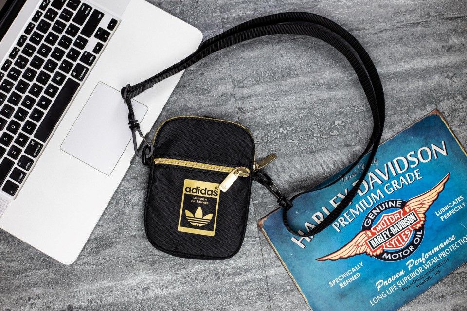  0246 - TÚI ĐEO CHÉO HOT HIT ADIDAS FEST BAG - *Black/Gold* - Code: GF3199 
