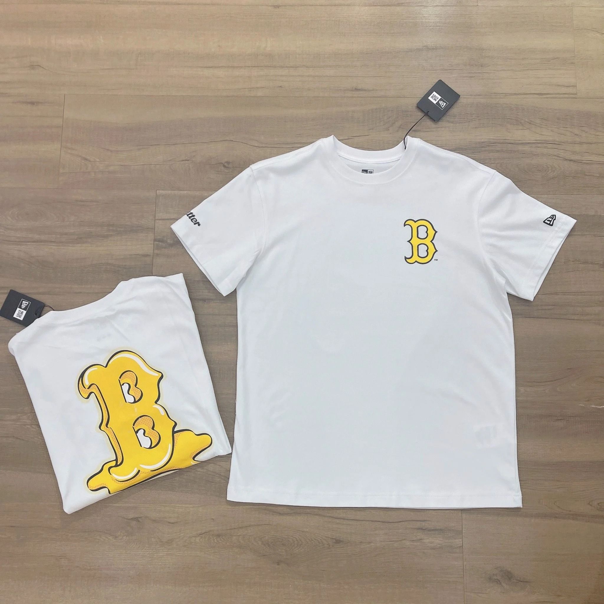  0972 - HÀNG CHÍNH HÃNG - ÁO THUN NEW ERA X BTS -  B VÀNG [TRẮNG] - CODE: 13277225 