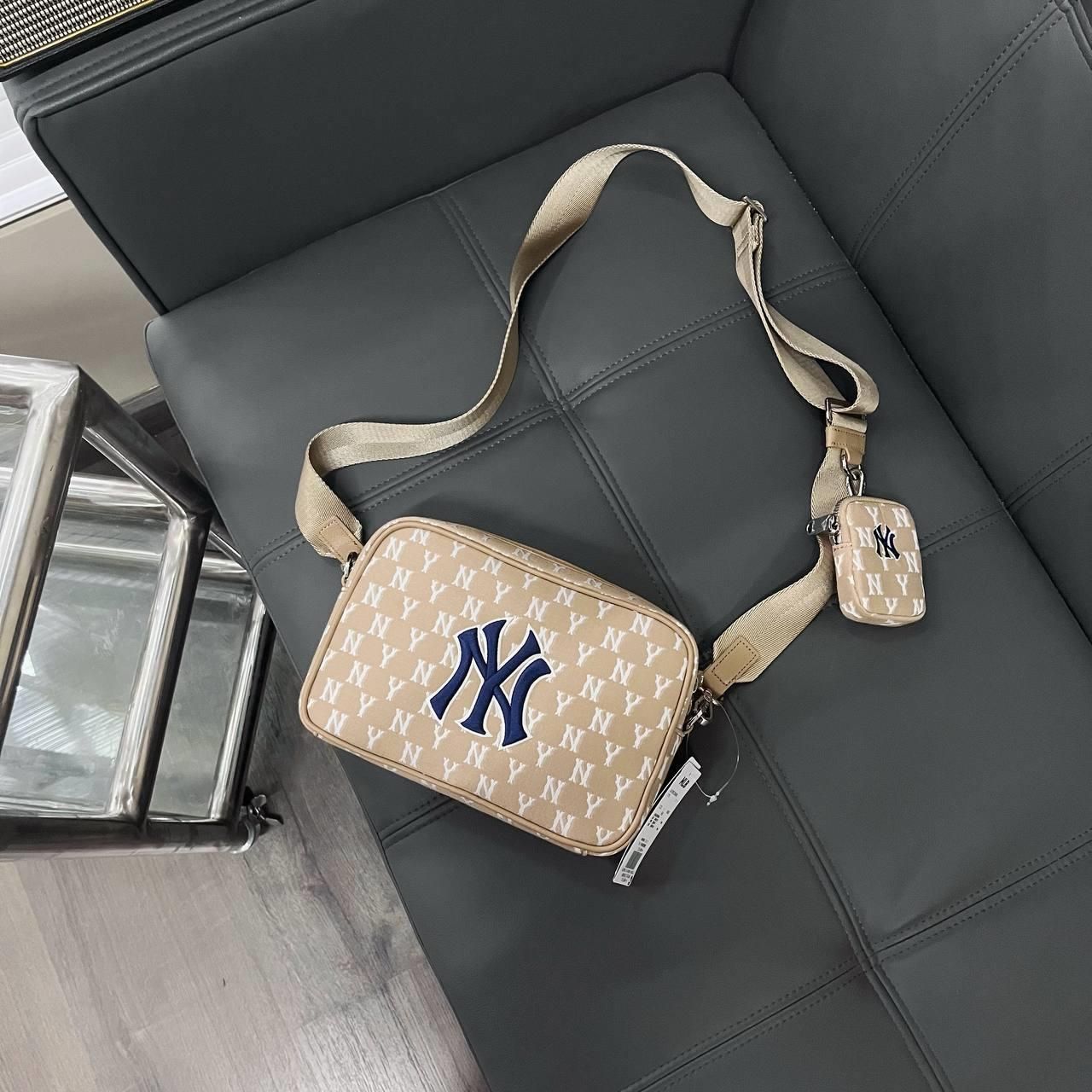 Túi MLB Monogram Jacquard Mini Cross Bag Newyork Yankees 32BGDM11150