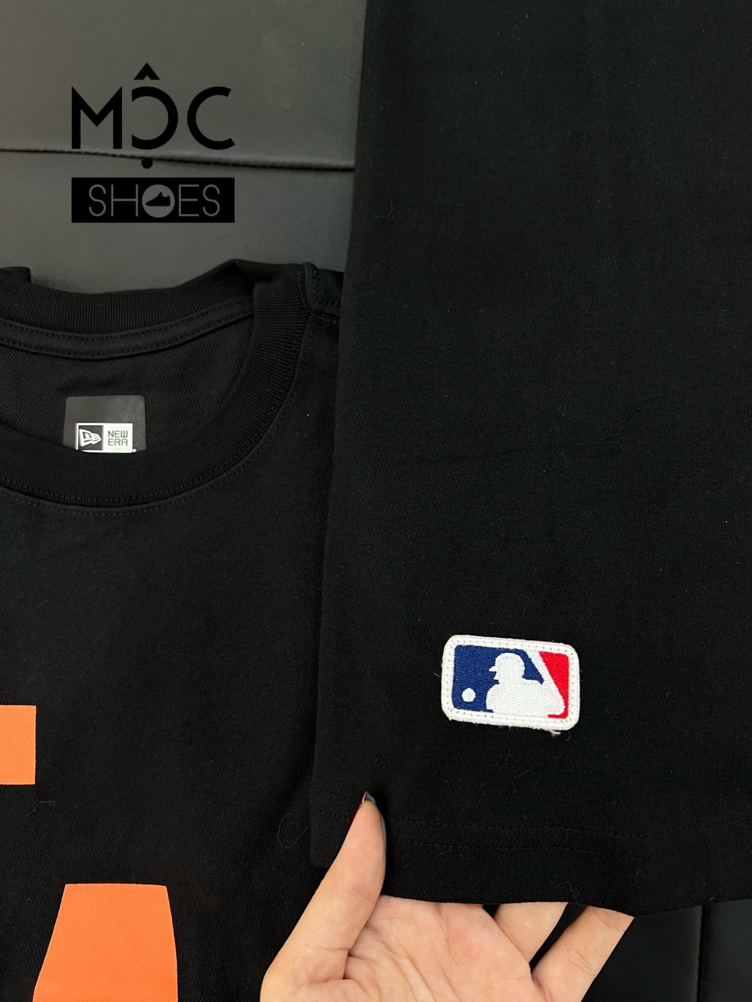  0622 - HÀNG CHÍNH HÃNG - ÁO THUN NEW ERA - LOGO LA CAM MÀU ĐEN - *BLACK* - Code: A11877-263 