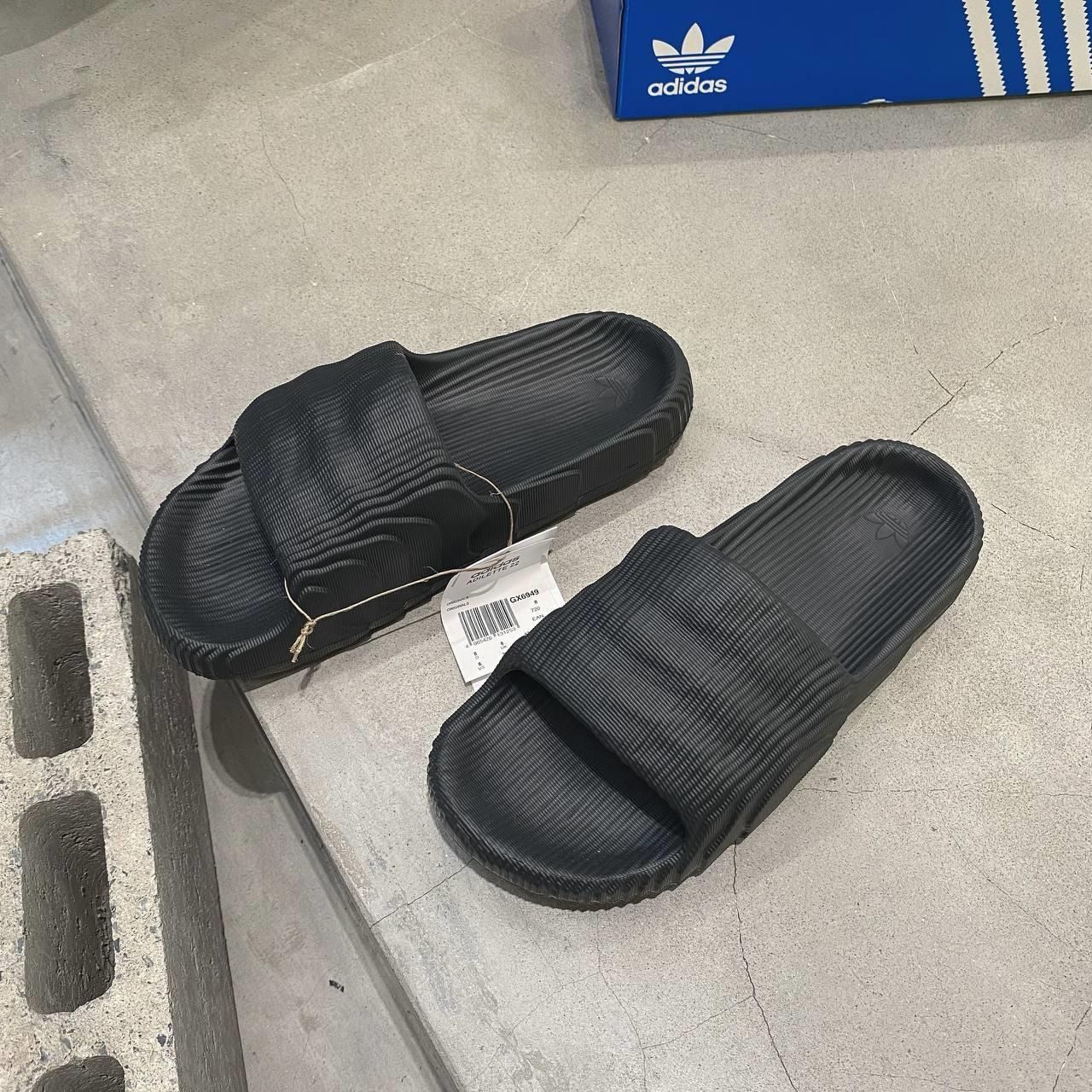  [SALE 750K] 2000 - HÀNG CHÍNH HÃNG - DÉP ADIDAS 22 - BẬC THANG *TRIPLE BLACK* 