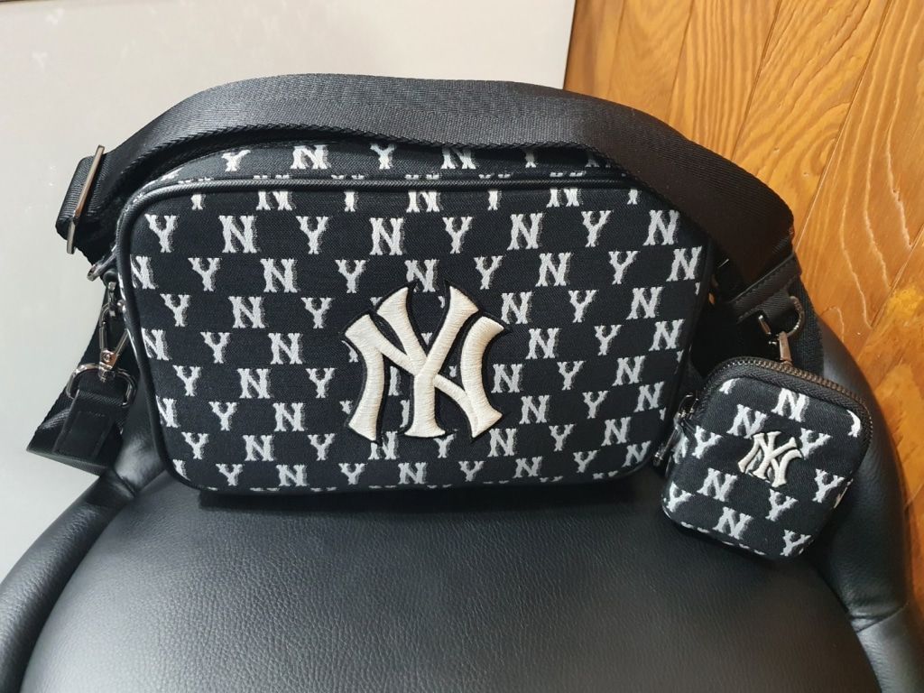 0432 - HÀNG CHÍNH HÃNG - TÚI MLB ĐEO CHÉO Monogram (LỚN) Cross Bag New York Yankees *BLACK* - Code: 3ACRM012N-50BKS 