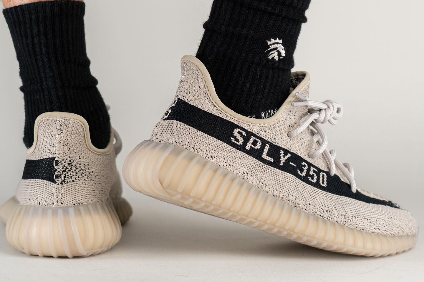  0351 - [CHÍNH HÃNG] Giày Sneaker Adidas Yeezy Boost 350 V2 -  Beige/Black 