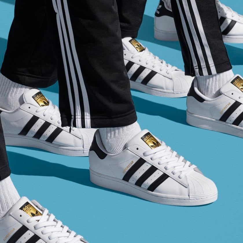 Adidas superstar sales gold logo