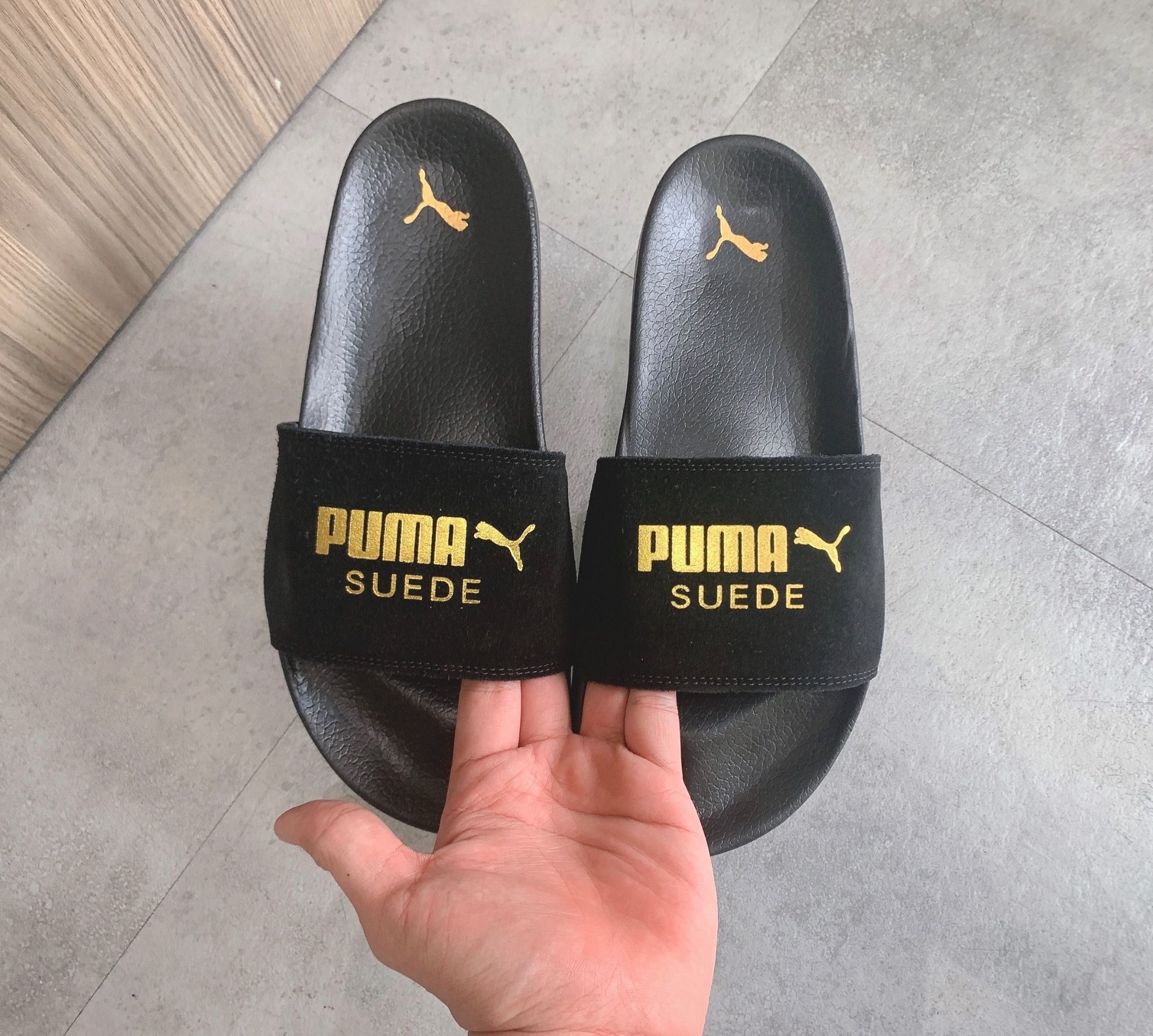 0297 - HÀNG CHÍNH HÃNG - DÉP PUMA SUEDE LEADCAT - * BLACK/GOLD LOGO* – MỘC  SHOES