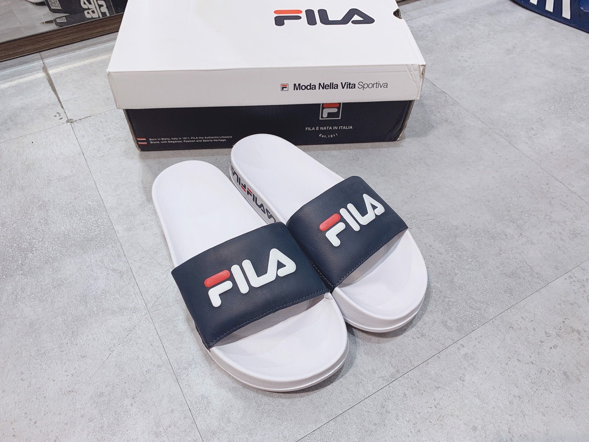  0046 - HÀNG CHÍNH HÃNG - DÉP FILA DRIFTER SLIDES - *WHITE/NAVY* - 2021** - Code: FS1SLA2011X_WWT 