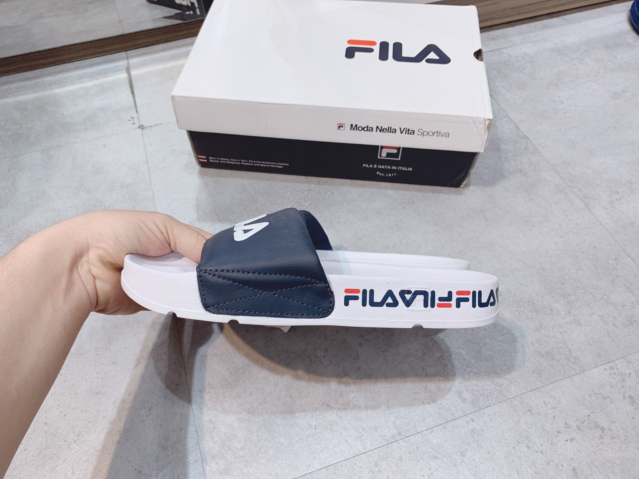  0046 - HÀNG CHÍNH HÃNG - DÉP FILA DRIFTER SLIDES - *WHITE/NAVY* - 2021** - Code: FS1SLA2011X_WWT 