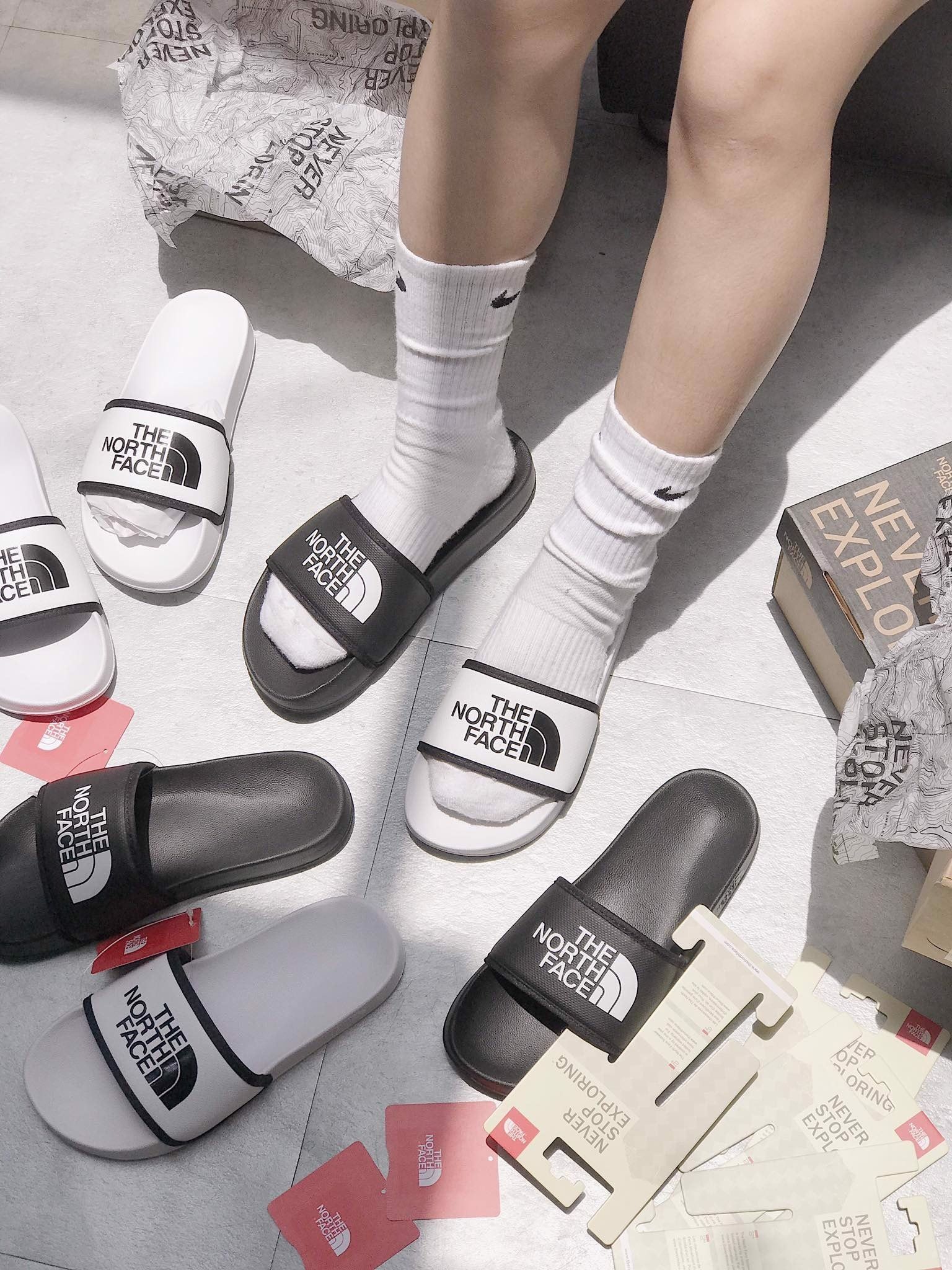  0440 - HÀNG CHÍNH HÃNG - DÉP THE NORTH FACE BASE CAMP SLIDE III - TRẮNG SỌC ĐEN - *WHITE/BLACK* - Code: NF0A4T2SLA91 