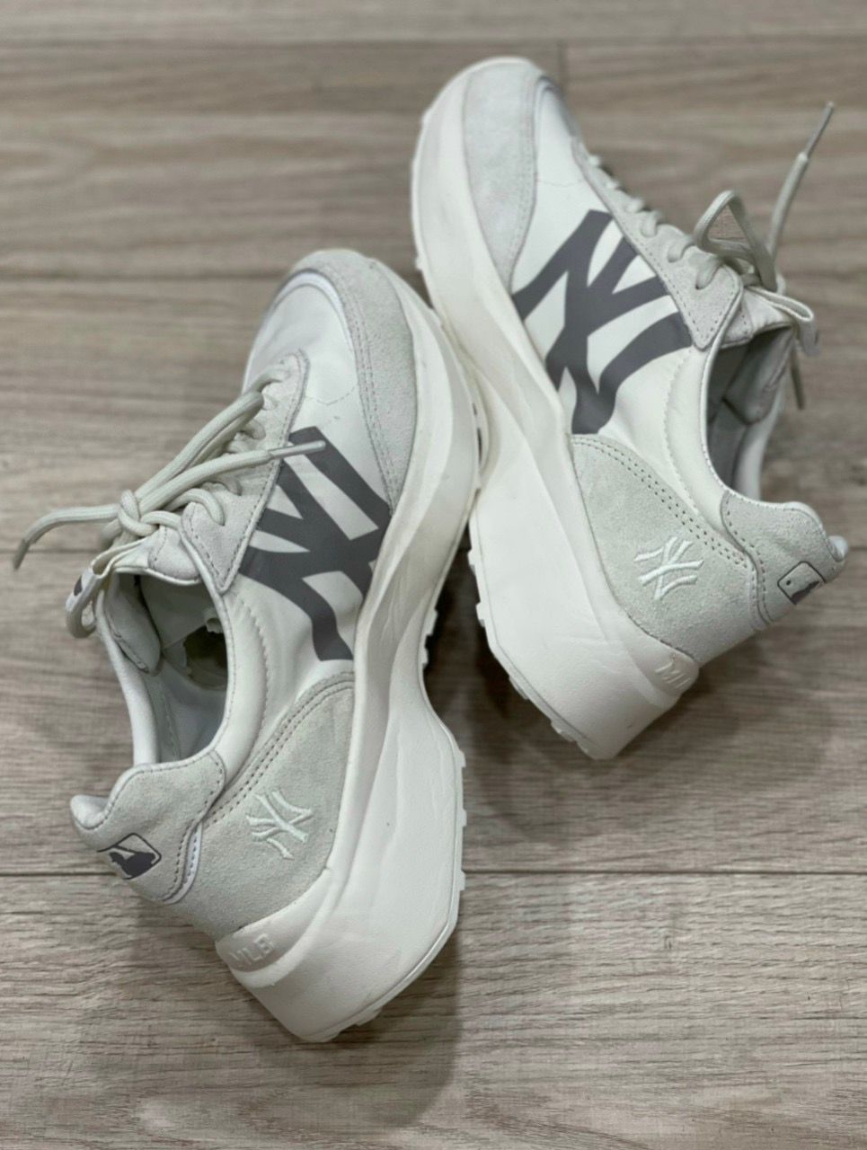  0266 - [CHÍNH HÃNG] - GIÀY MLB CHUNKY JOGGER NEW YORK YANKEES - *GREY* - 2022** - Code: 32SHX1111 