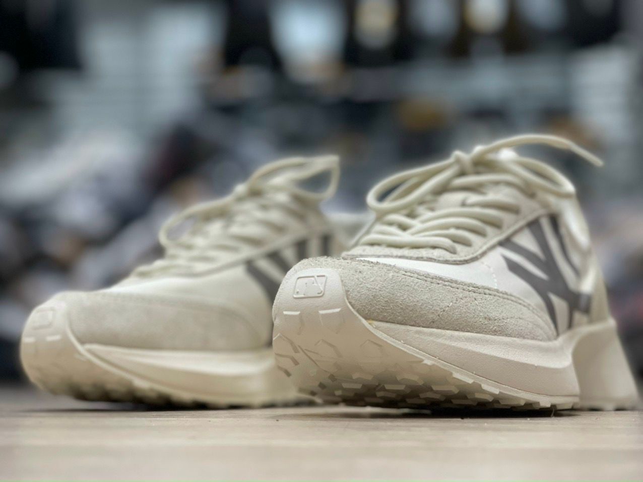  0266 - [CHÍNH HÃNG] - GIÀY MLB CHUNKY JOGGER NEW YORK YANKEES - *GREY* - 2022** - Code: 32SHX1111 