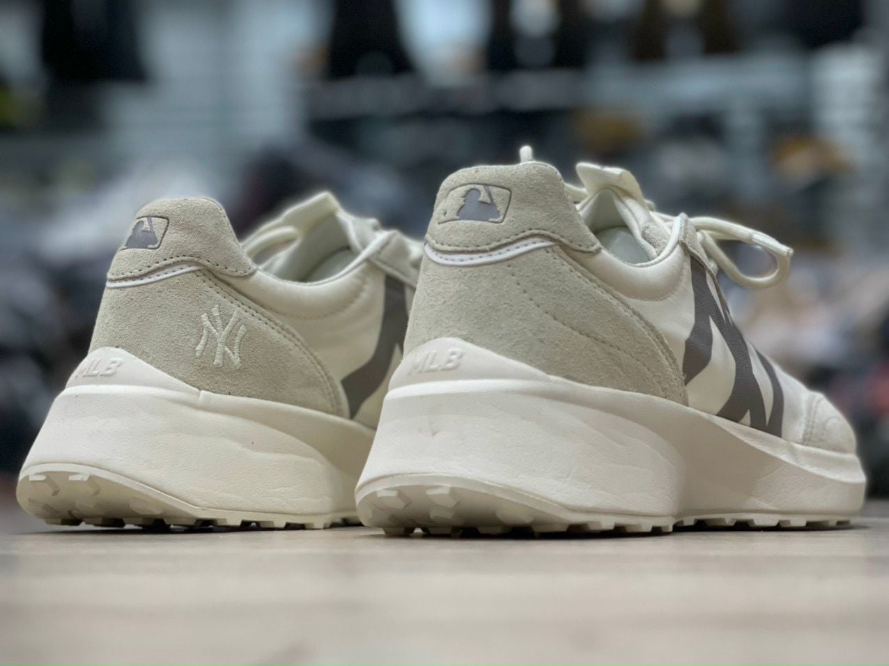  0266 - [CHÍNH HÃNG] - GIÀY MLB CHUNKY JOGGER NEW YORK YANKEES - *GREY* - 2022** - Code: 32SHX1111 