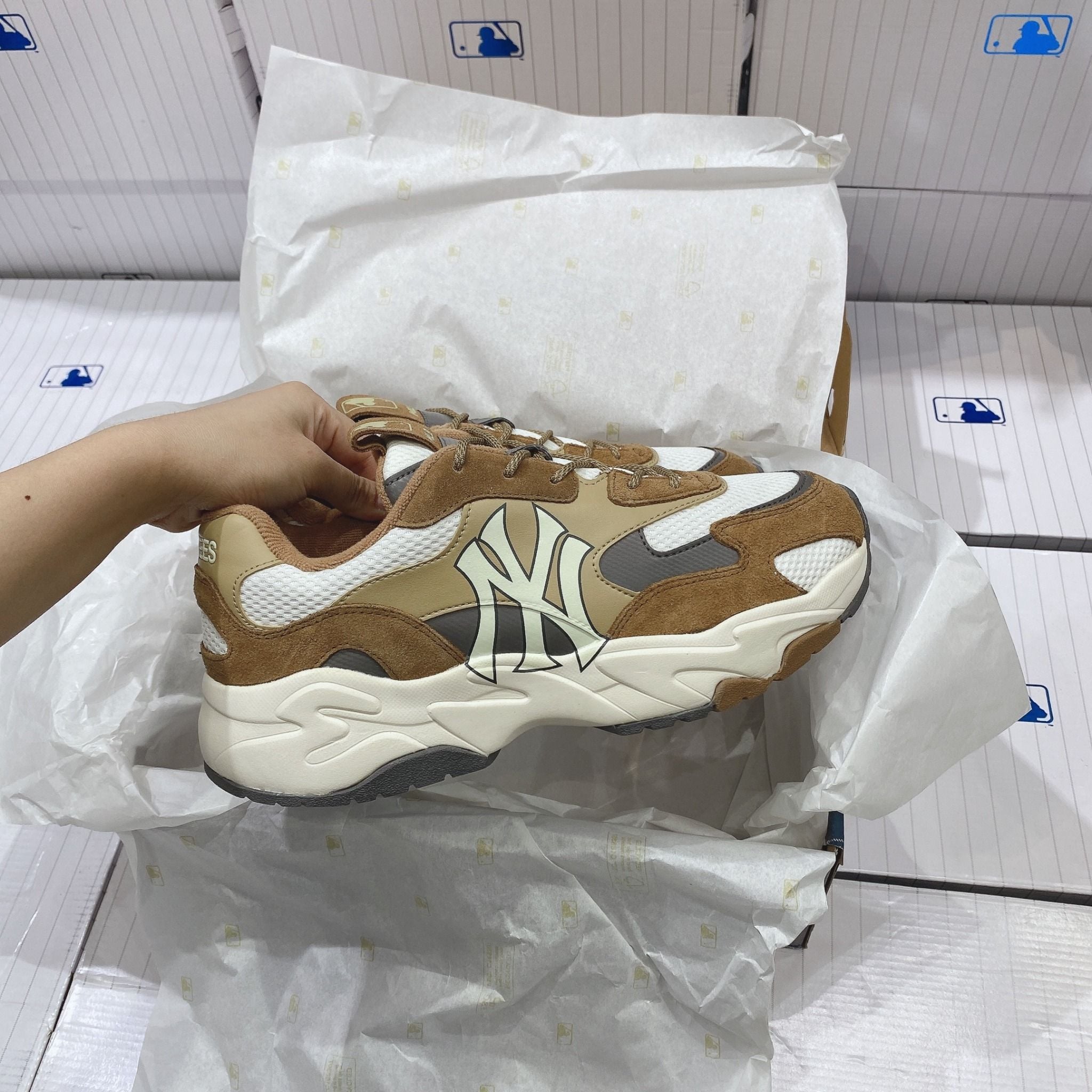  0290 - HÀNG CHÍNH HÃNG - GIÀY SNEAKER MLB CHUNKY LITE - New York màu Brown (5) - Code: 3ASHC3S1N-50BGD (5) 
