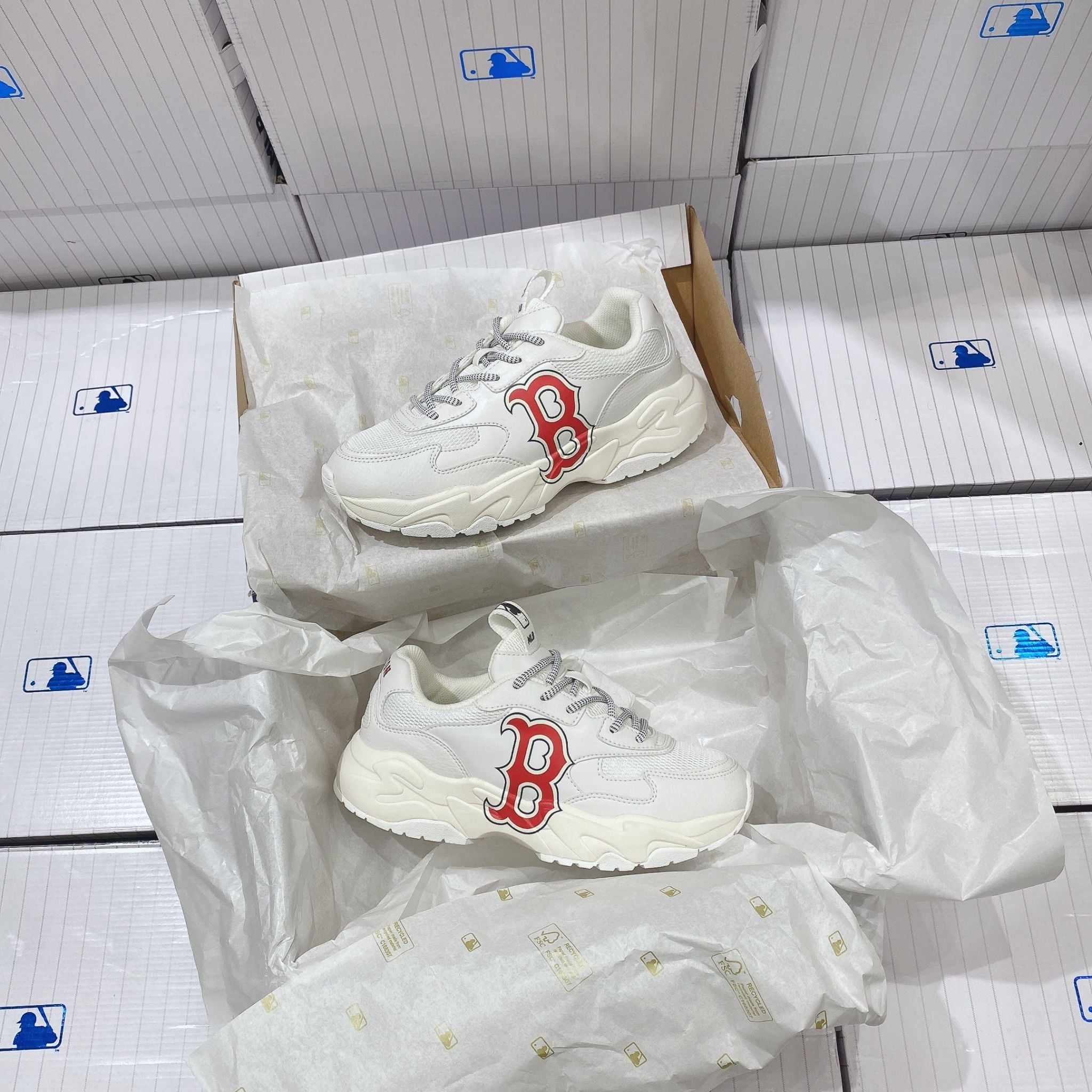  0293 - HÀNG CHÍNH HÃNG - GIÀY SNEAKER MLB CHUNKY LITE -  Logo B đỏ màu White - Code: 3ASHC3S1N (8) 