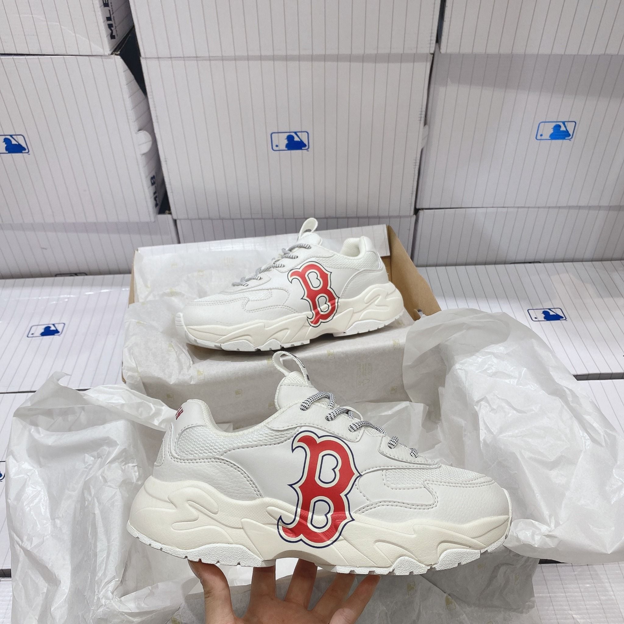  0293 - HÀNG CHÍNH HÃNG - GIÀY SNEAKER MLB CHUNKY LITE -  Logo B đỏ màu White - Code: 3ASHC3S1N (8) 