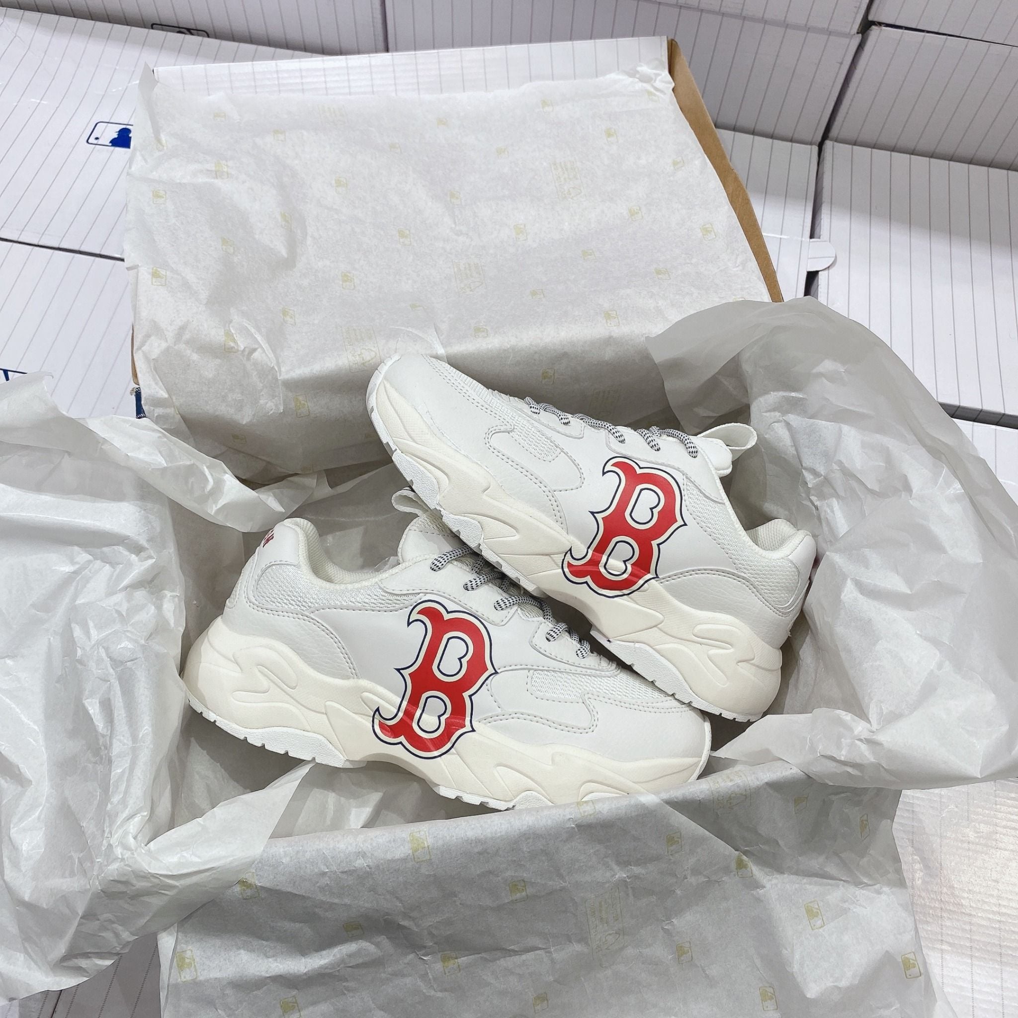  0293 - HÀNG CHÍNH HÃNG - GIÀY SNEAKER MLB CHUNKY LITE -  Logo B đỏ màu White - Code: 3ASHC3S1N (8) 