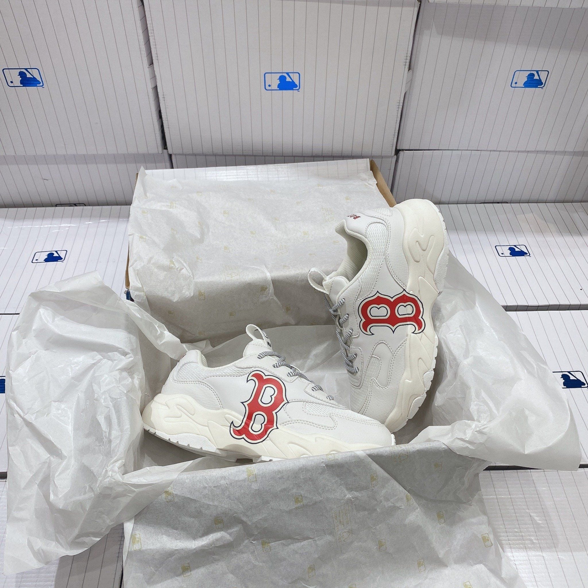  0293 - HÀNG CHÍNH HÃNG - GIÀY SNEAKER MLB CHUNKY LITE -  Logo B đỏ màu White - Code: 3ASHC3S1N (8) 