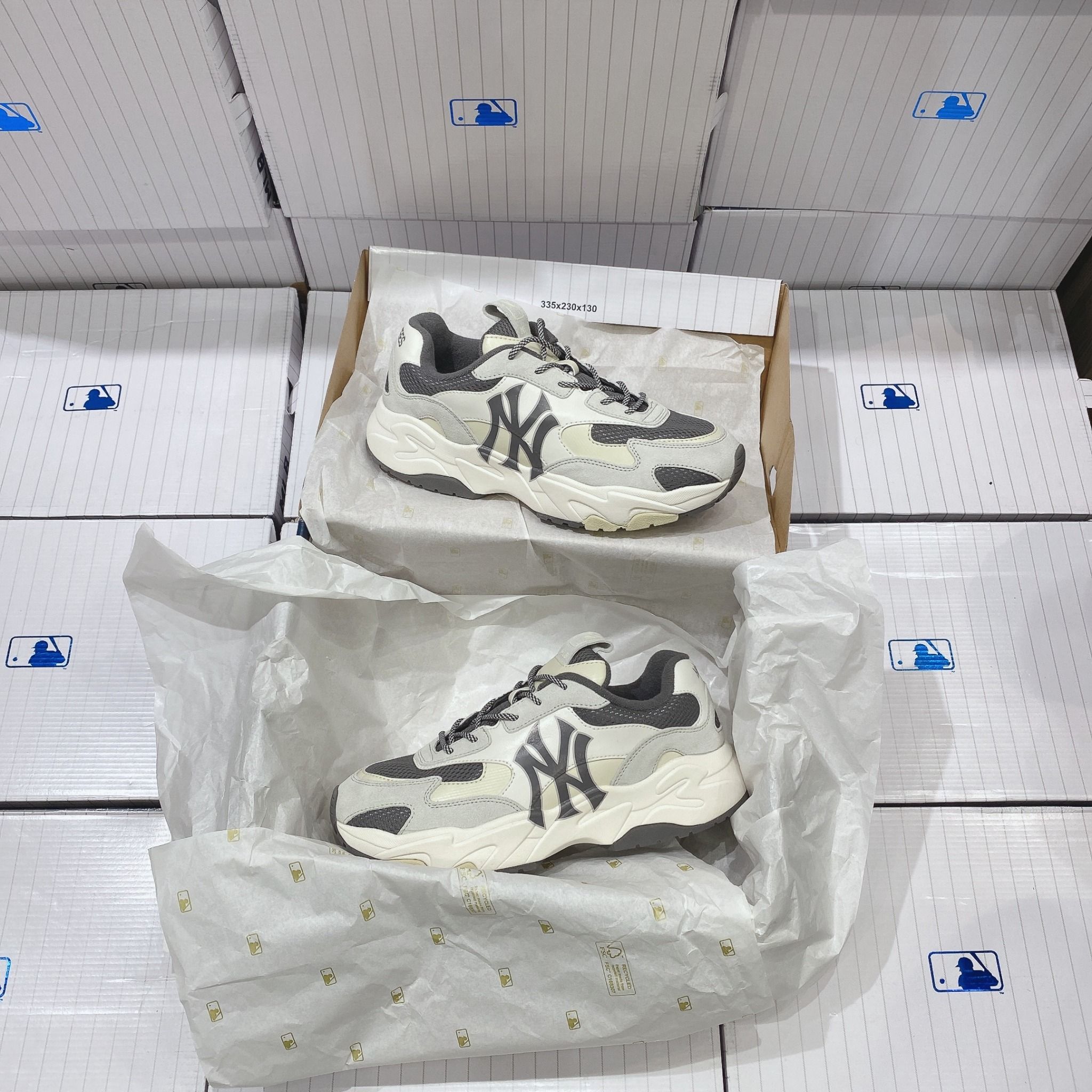  0292 - HÀNG CHÍNH HÃNG - GIÀY SNEAKER MLB CHUNKY LITE -  New York màu Grey - Code: 3ASHC3S1N-50CGS (7) 