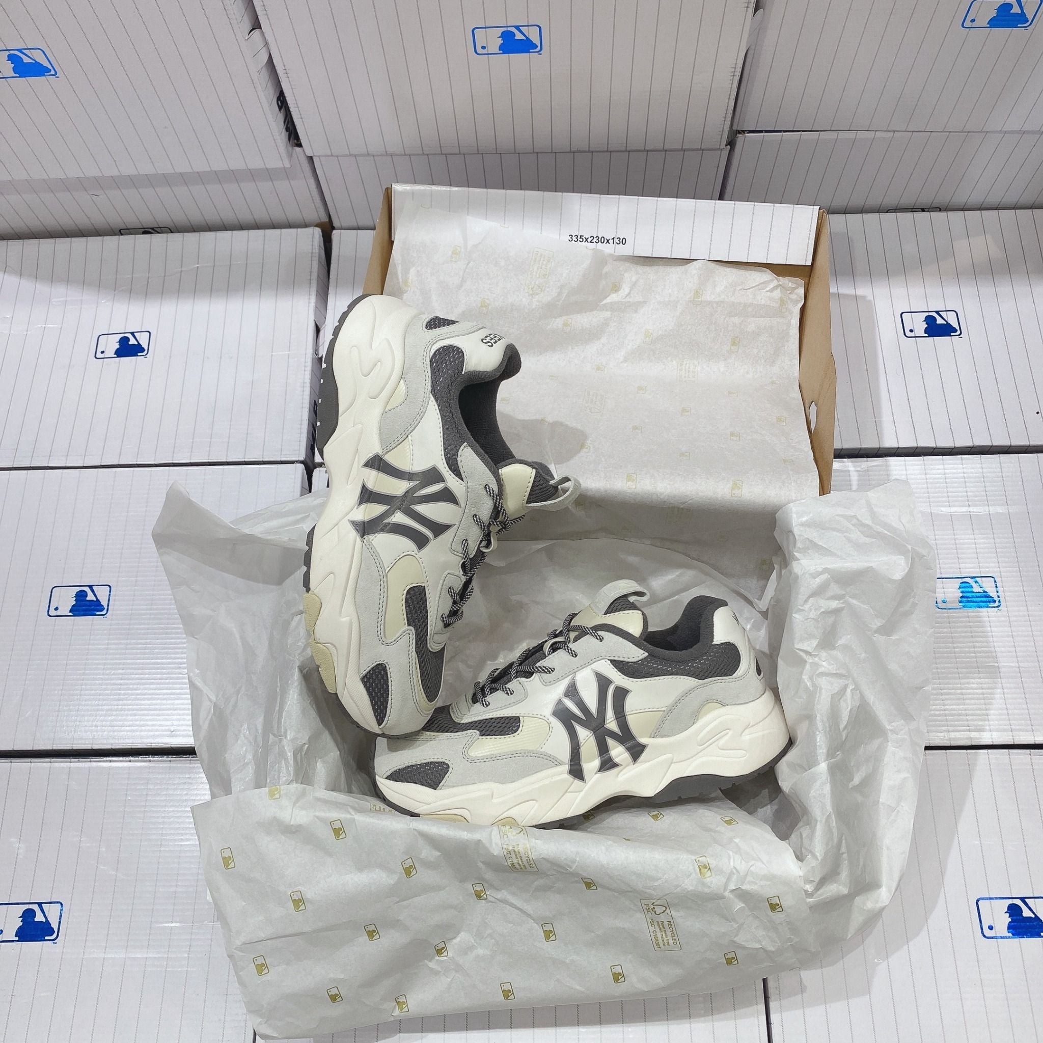  0292 - HÀNG CHÍNH HÃNG - GIÀY SNEAKER MLB CHUNKY LITE -  New York màu Grey - Code: 3ASHC3S1N-50CGS (7) 