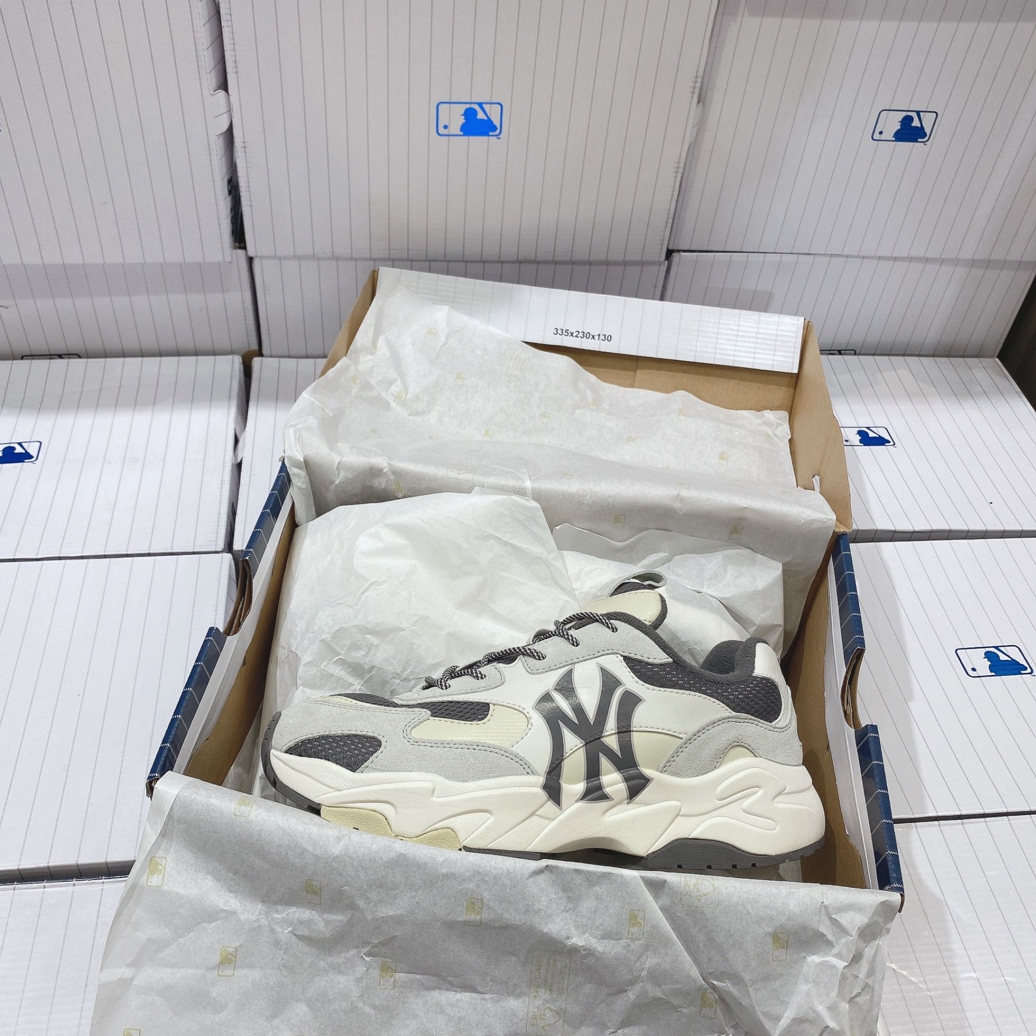  0292 - HÀNG CHÍNH HÃNG - GIÀY SNEAKER MLB CHUNKY LITE -  New York màu Grey - Code: 3ASHC3S1N-50CGS (7) 