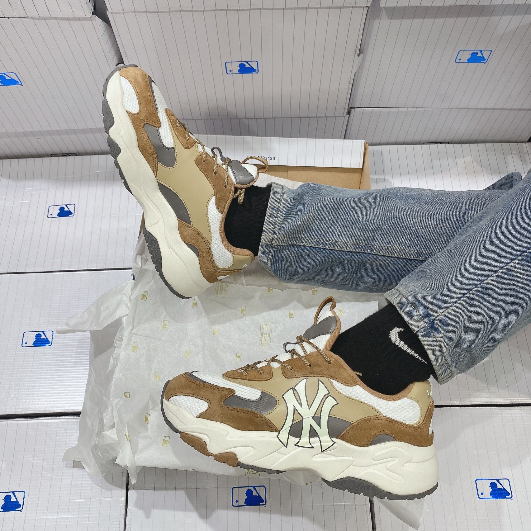  0290 - HÀNG CHÍNH HÃNG - GIÀY SNEAKER MLB CHUNKY LITE - New York màu Brown (5) - Code: 3ASHC3S1N-50BGD (5) 