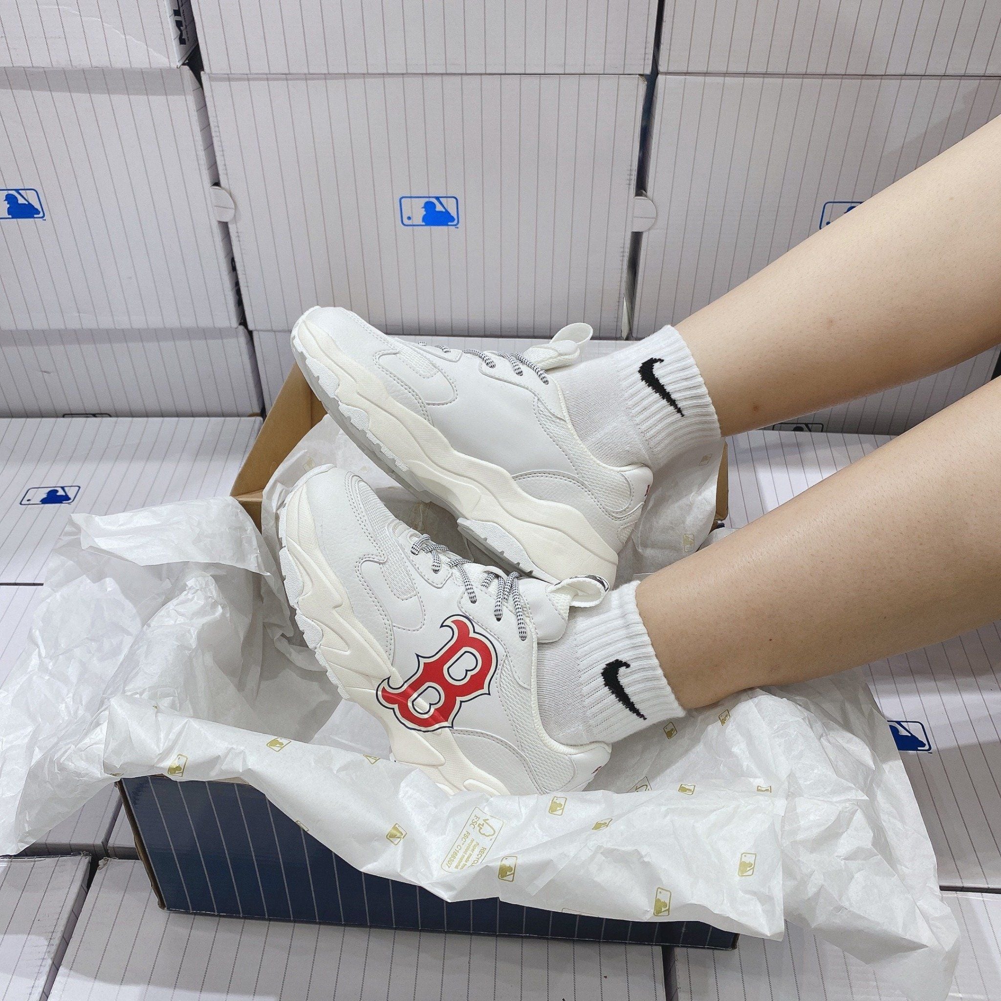  0293 - HÀNG CHÍNH HÃNG - GIÀY SNEAKER MLB CHUNKY LITE -  Logo B đỏ màu White - Code: 3ASHC3S1N (8) 