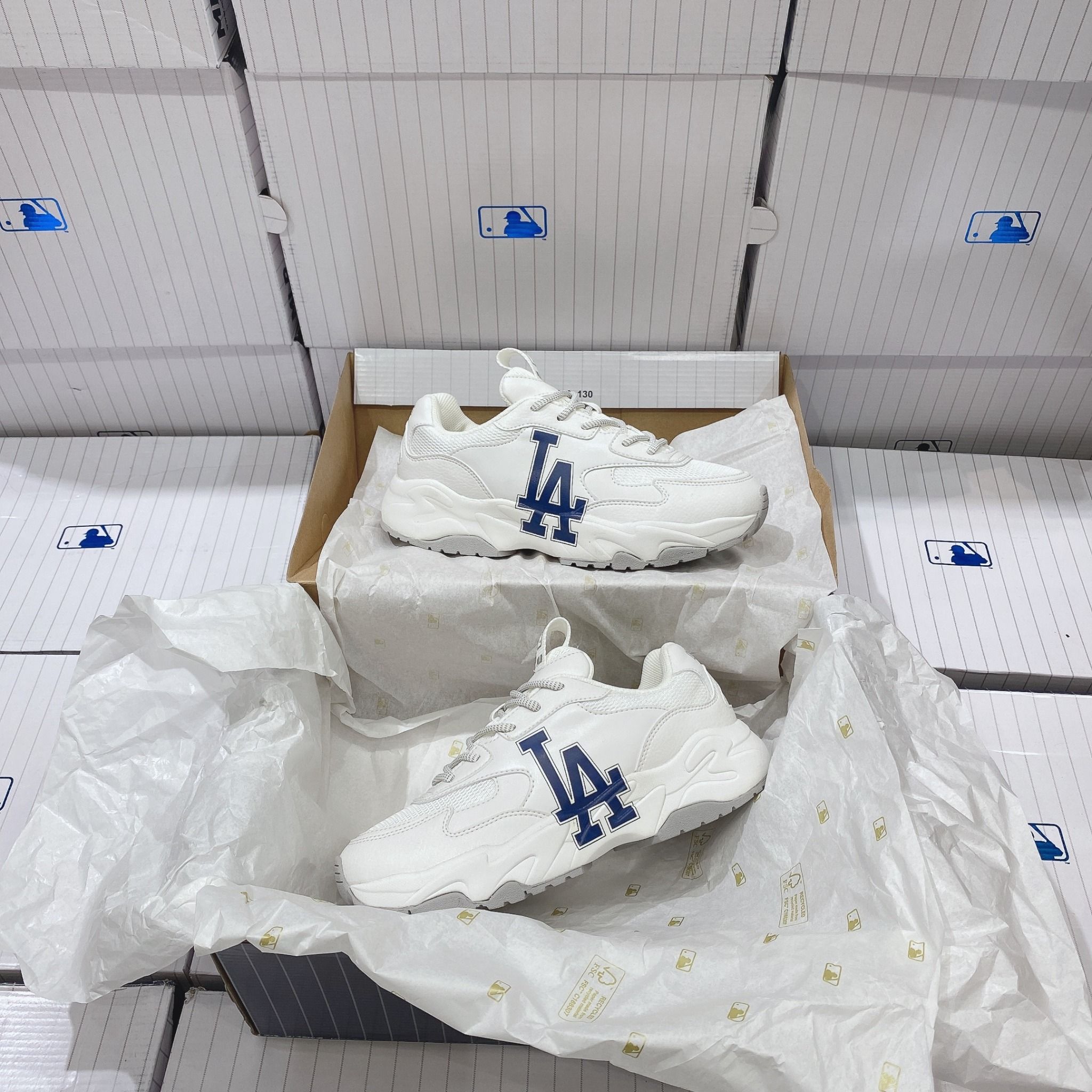  0296 - HÀNG CHÍNH HÃNG - GIÀY SNEAKER MLB CHUNKY LITE - LA Đế Trắng màu White - Code: 3ASHC3S1N (11) 