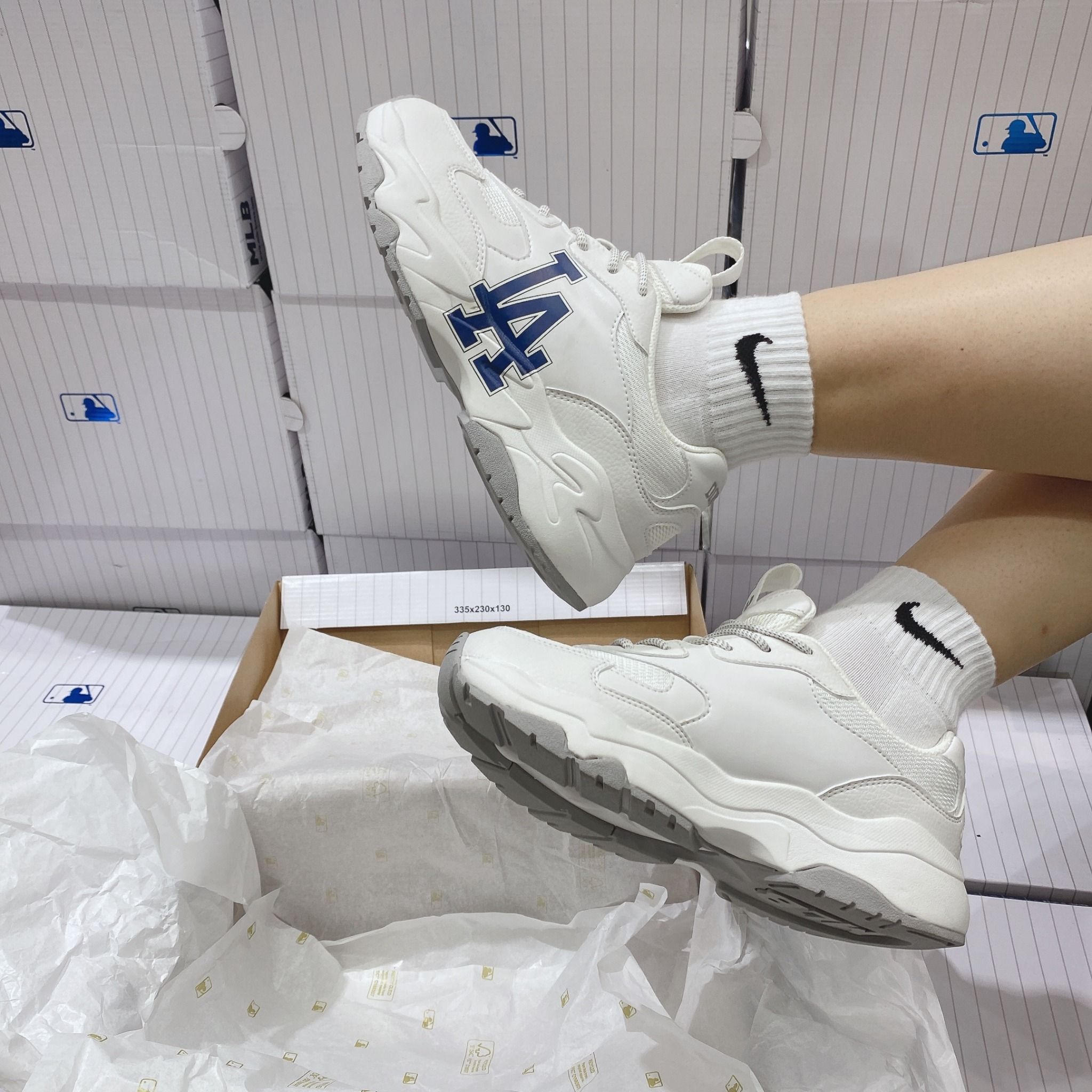  0296 - HÀNG CHÍNH HÃNG - GIÀY SNEAKER MLB CHUNKY LITE - LA Đế Trắng màu White - Code: 3ASHC3S1N (11) 