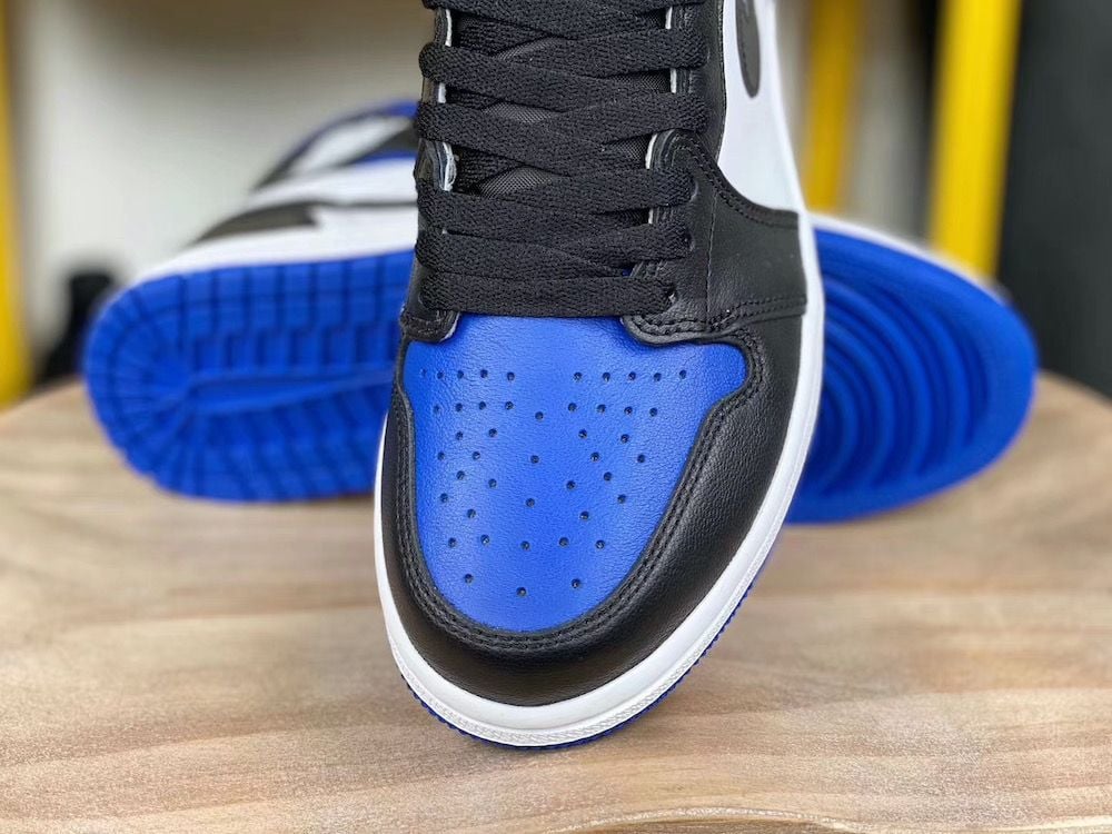  0016 - HÀNG CHÍNH HÃNG - GIÀY AIR JORDAN 1 HIGH - ROYAL TOE - *WHITE/BLACK* - 2021** - Code: 555088 041 