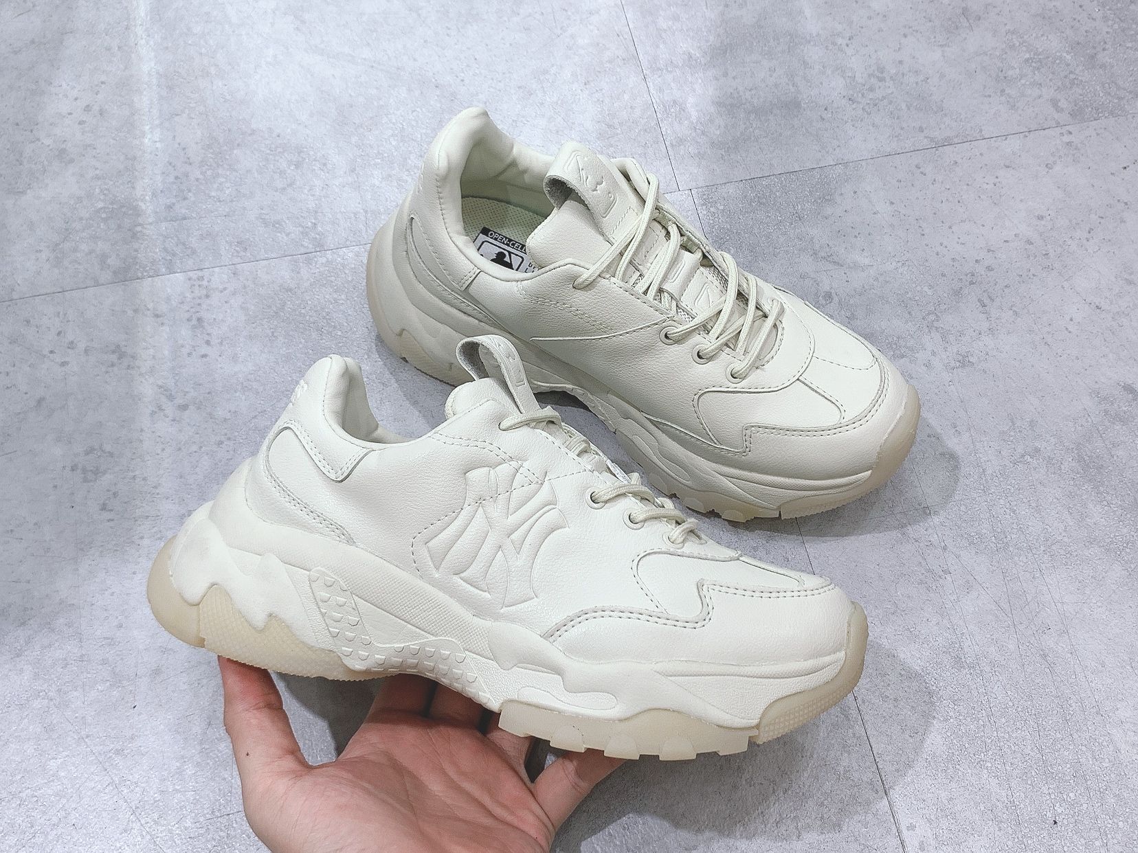  0261 - HÀNG CHÍNH HÃNG - GIÀY SNEAKER MLB CHUNKY LT NEW YORK YANKEES TRẮNG - * ĐẾ TRONG * - 2021** - Code: 32SHC9011 