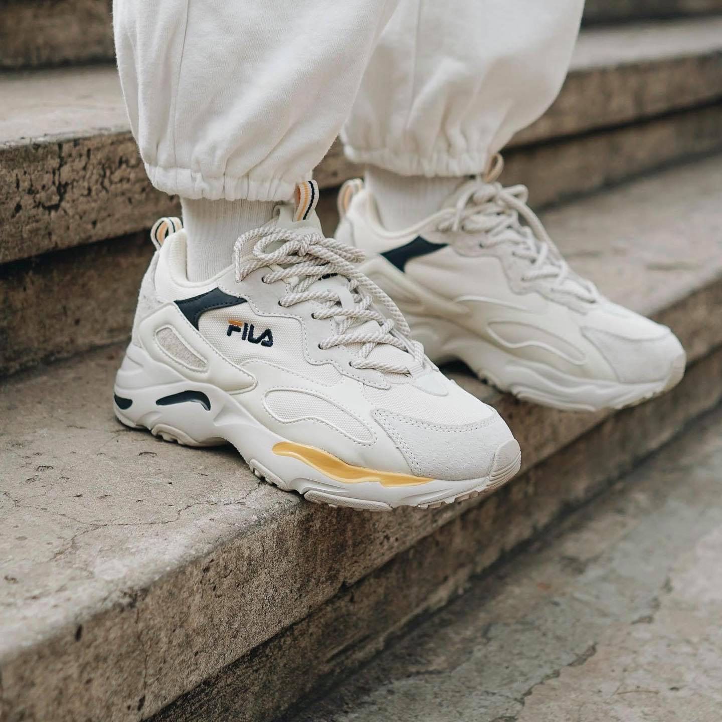HANG CHINH HANG GIAY FILA RAY TRACER BTS VANG YELLOW M C SHOES