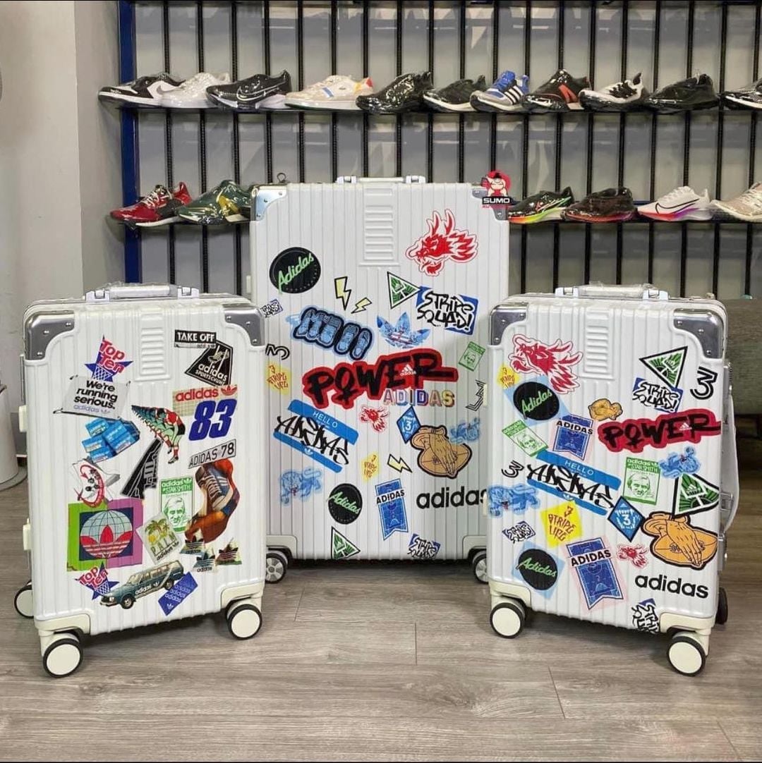  1127 - HÀNG CHÍNH HÃNG - Vali Adidas Sticker - NHỎ (Cabin Size - Xách Tay)  - MÀU TRẮNG KEM 