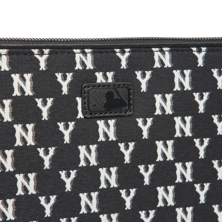  1547 - HÀNG CHÍNH HÃNG - TÚI MLB MONOGRAM DIGITAL DEVICE POUCH M NEW YORK YANKEES - 