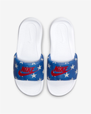  1724 - HÀNG CHÍNH HÃNG - DÉP NIKE VICTORI ONE WHITE BLUE - CODE: CN9676400 