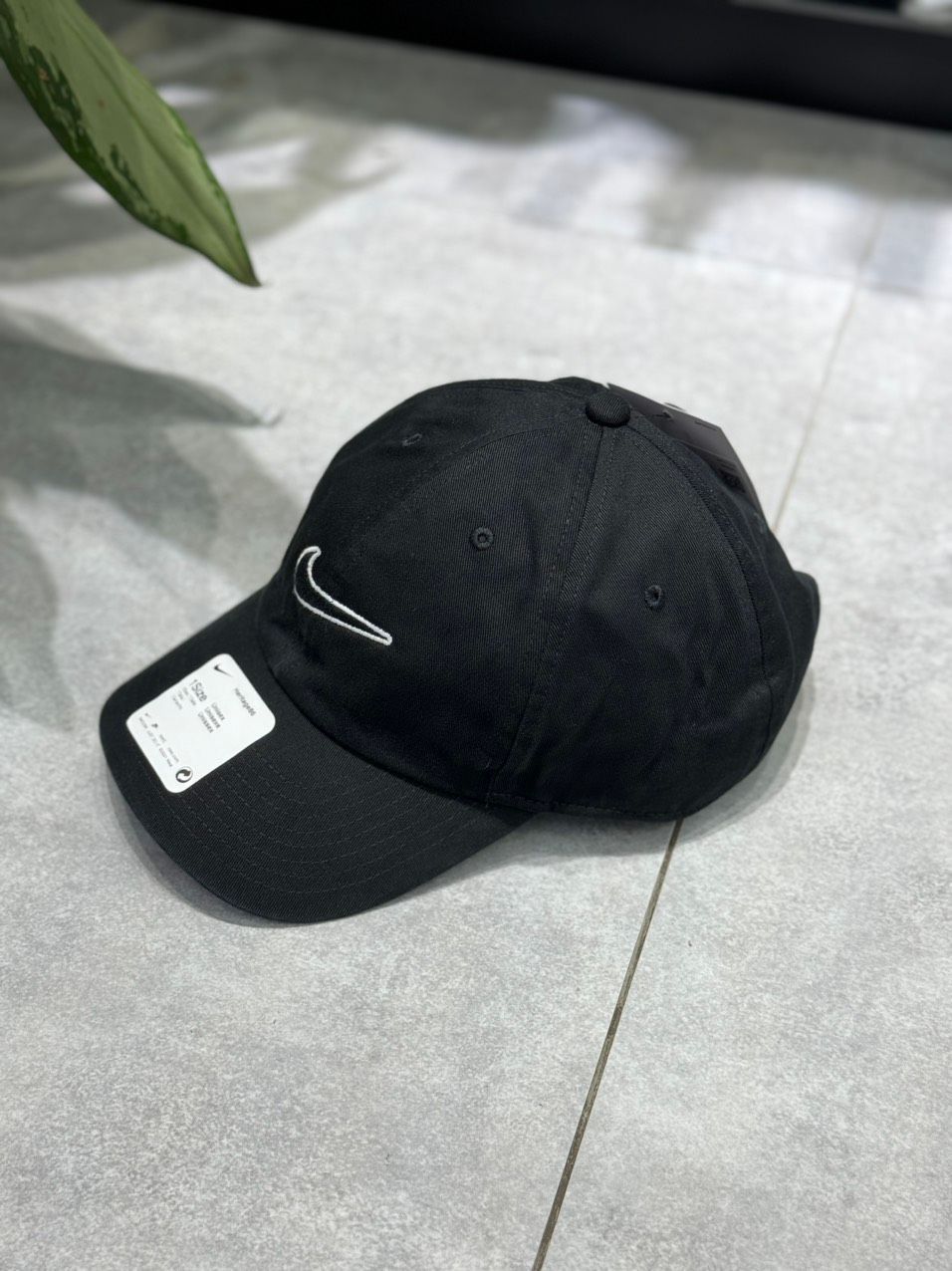  0280 - HÀNG CHÍNH HÃNG - MŨ - NÓN NIKE ĐEN - SWOOSH ĐEN VIỀN TRẮNG 