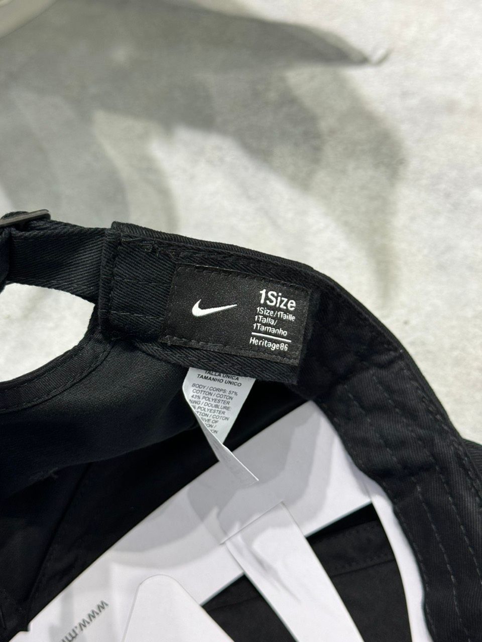  0280 - HÀNG CHÍNH HÃNG - MŨ - NÓN NIKE ĐEN - SWOOSH ĐEN VIỀN TRẮNG 