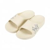  2490 - HÀNG CHÍNH HÃNG - DÉP MLB Chunky Slider - NY Yankees - Cream - Code: 32SHHP111-50I 