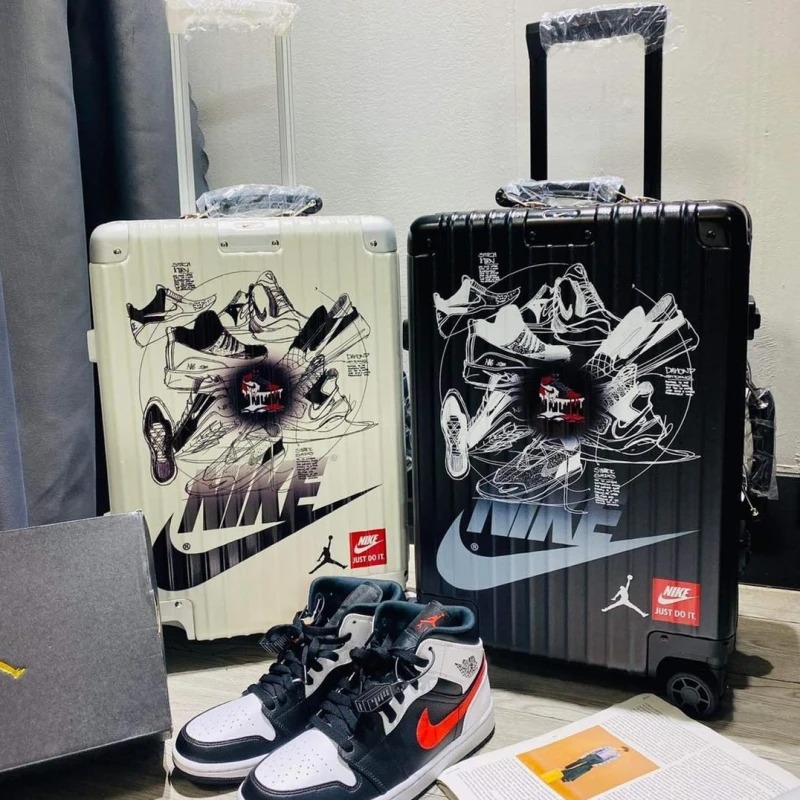  1628 - HÀNG CHÍNH HÃNG - VALI NIKE JORDAN SNEAKER SILHOUETTE - NHỎ (Cabin Size - Xách Tay) - MÀU ĐEN - CODE: H079051 