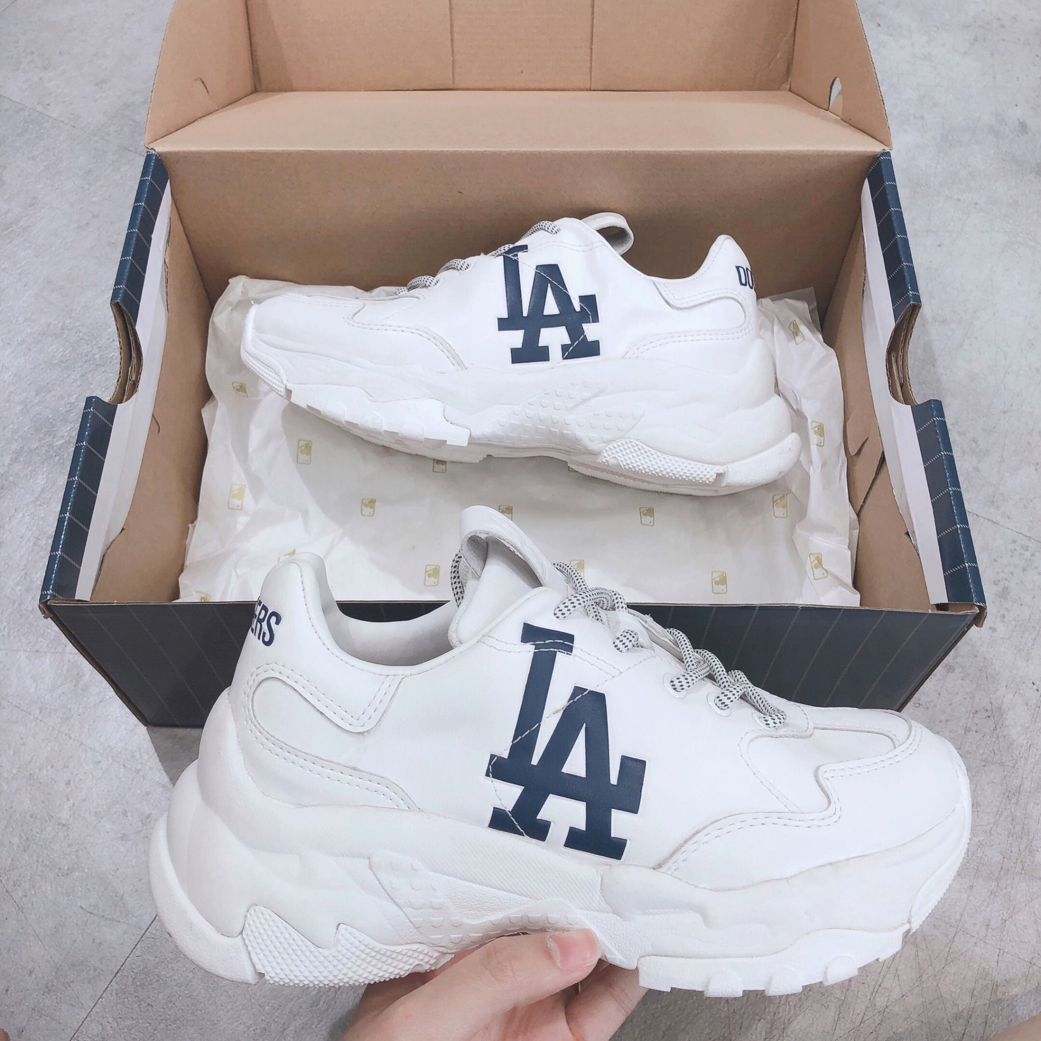 Mua Giày Sneaker MLB Big Ball Chunky A Màu Trắng Logo Đen Size 240 MLB Mua tại Vua Hàng Hiệu h016666 #22 Mua Giày Sneaker MLB Big Ball Chunky A Màu Trắng Logo Đen Size 240 MLB Mua tại Vua Hàng Hiệu h016666