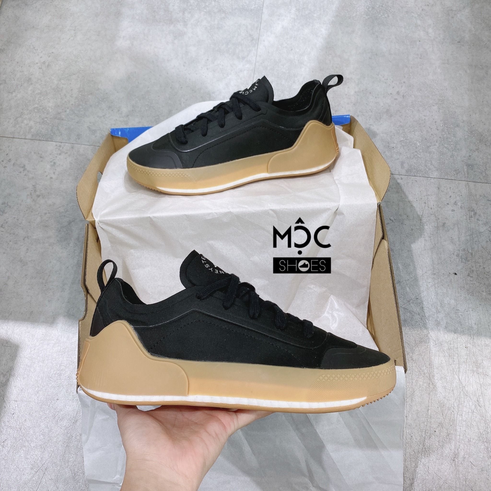  0255 - HÀNG CHÍNH HÃNG - GIÀY ADIDAS 799K 