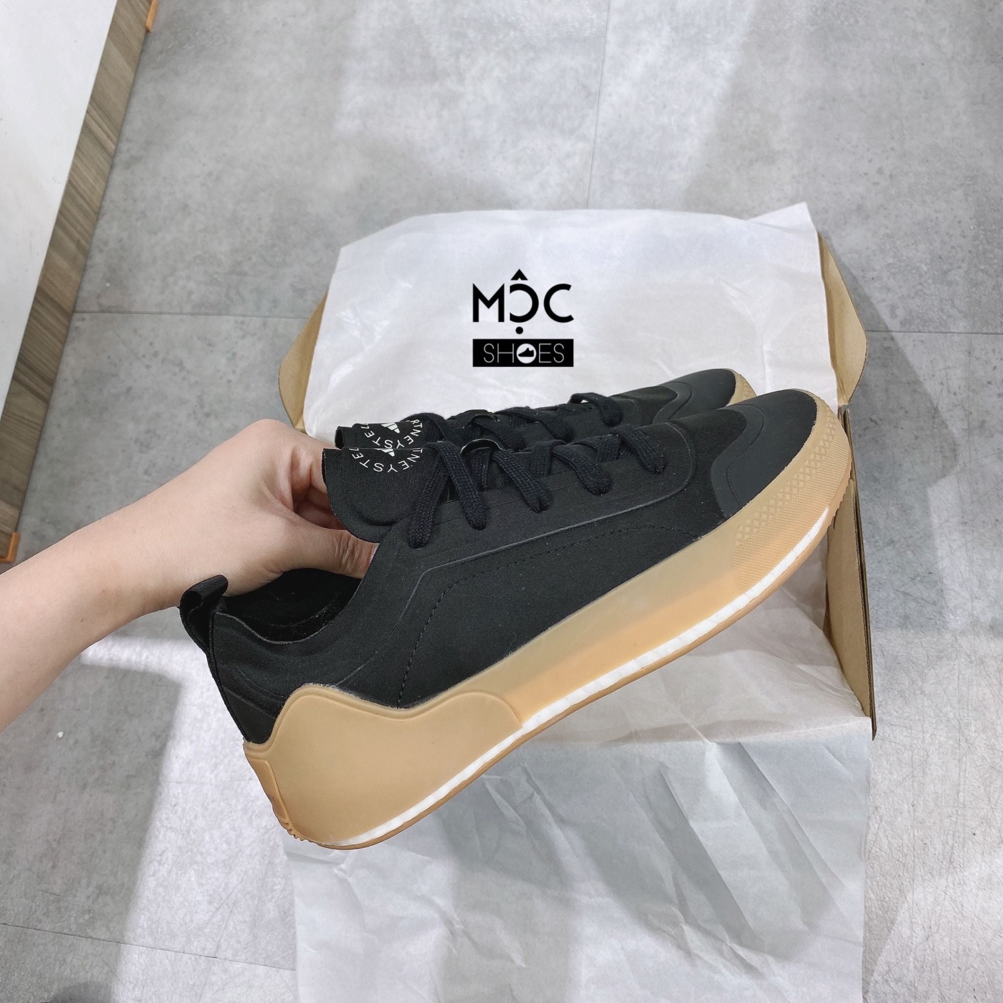  0255 - HÀNG CHÍNH HÃNG - GIÀY ADIDAS 799K 