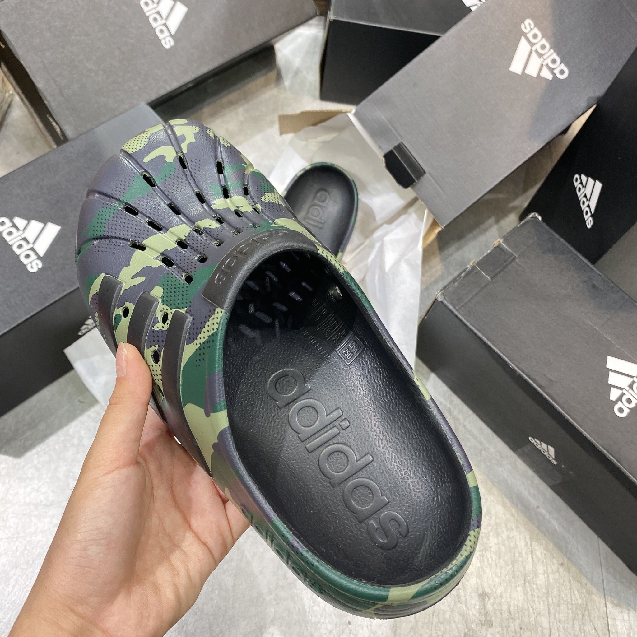 0301 - HÀNG CHÍNH HÃNG - DÉP ADIDAS ADILETTE CLOG - * ĐEN CAMO* - 2022 –  MỘC SHOES