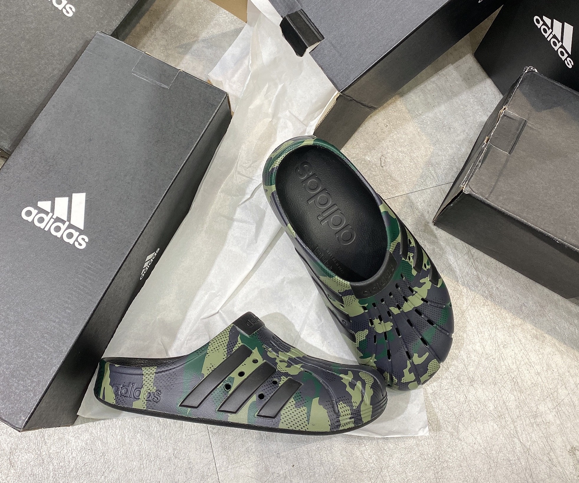 0301 - HÀNG CHÍNH HÃNG - DÉP ADIDAS ADILETTE CLOG - * ĐEN CAMO* - 2022 –  MỘC SHOES