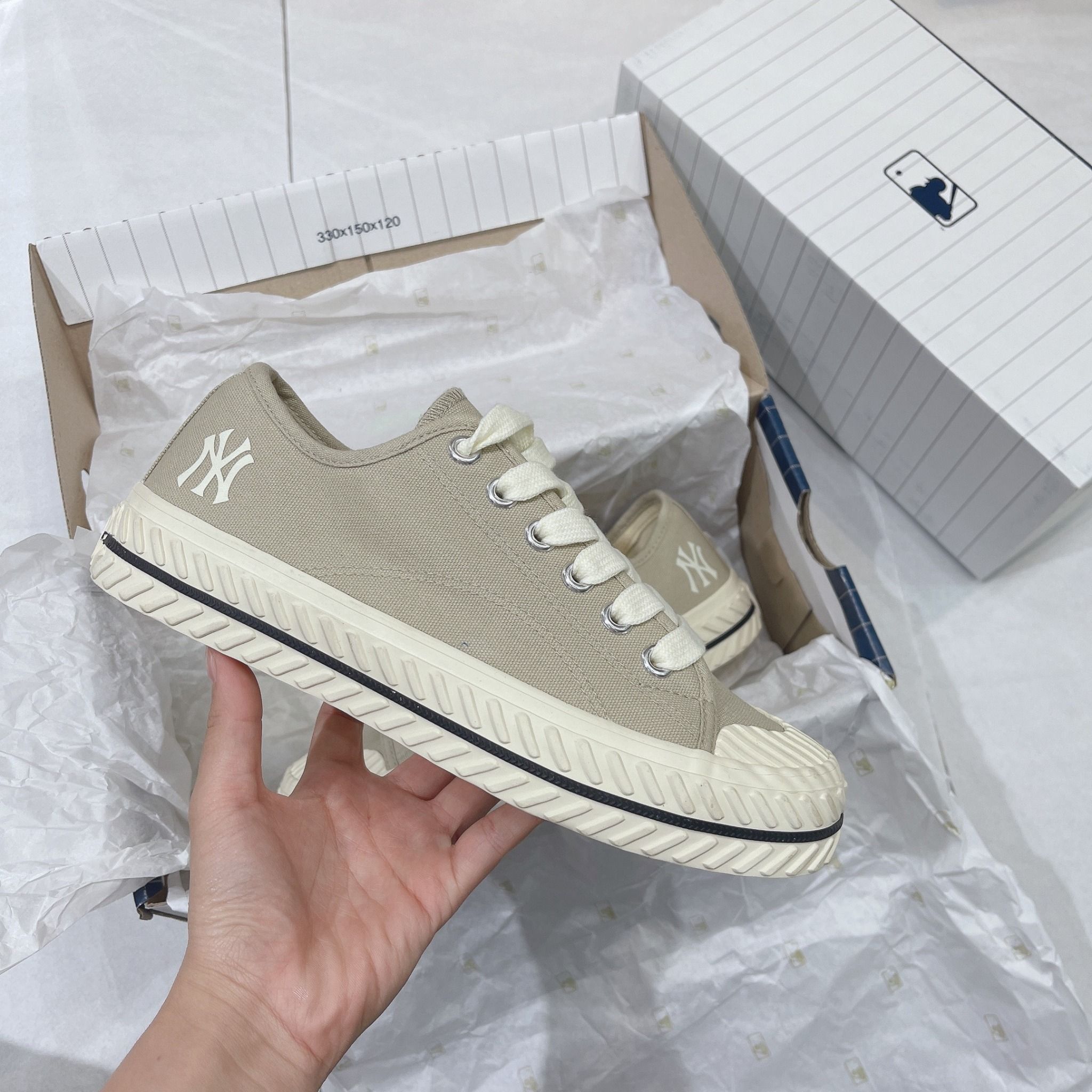 Giày MLB Playball Origin New York Yankees Brown 3ACVVA11N50B Sneaker Daily #16 Giày MLB Playball Origin New York Yankees Brown 3ACVVA11N50B Sneaker Daily
