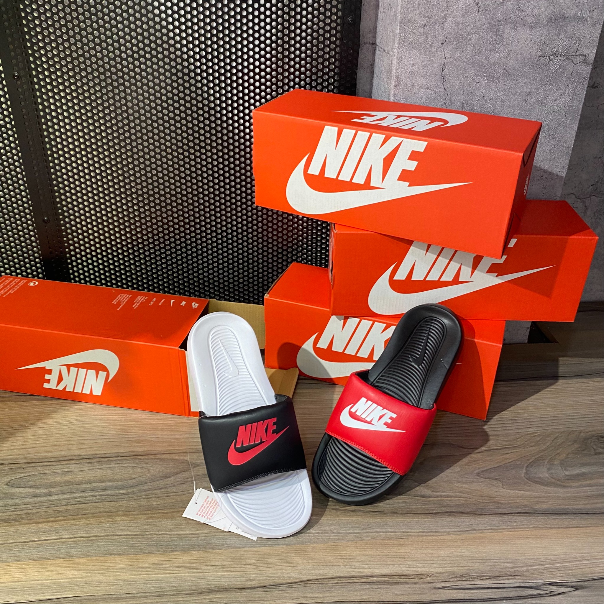 0345 - HÀNG CHÍNH HÃNG - Dép NIKE Victori One Slide - Mix Đen Đỏ – MỘC SHOES