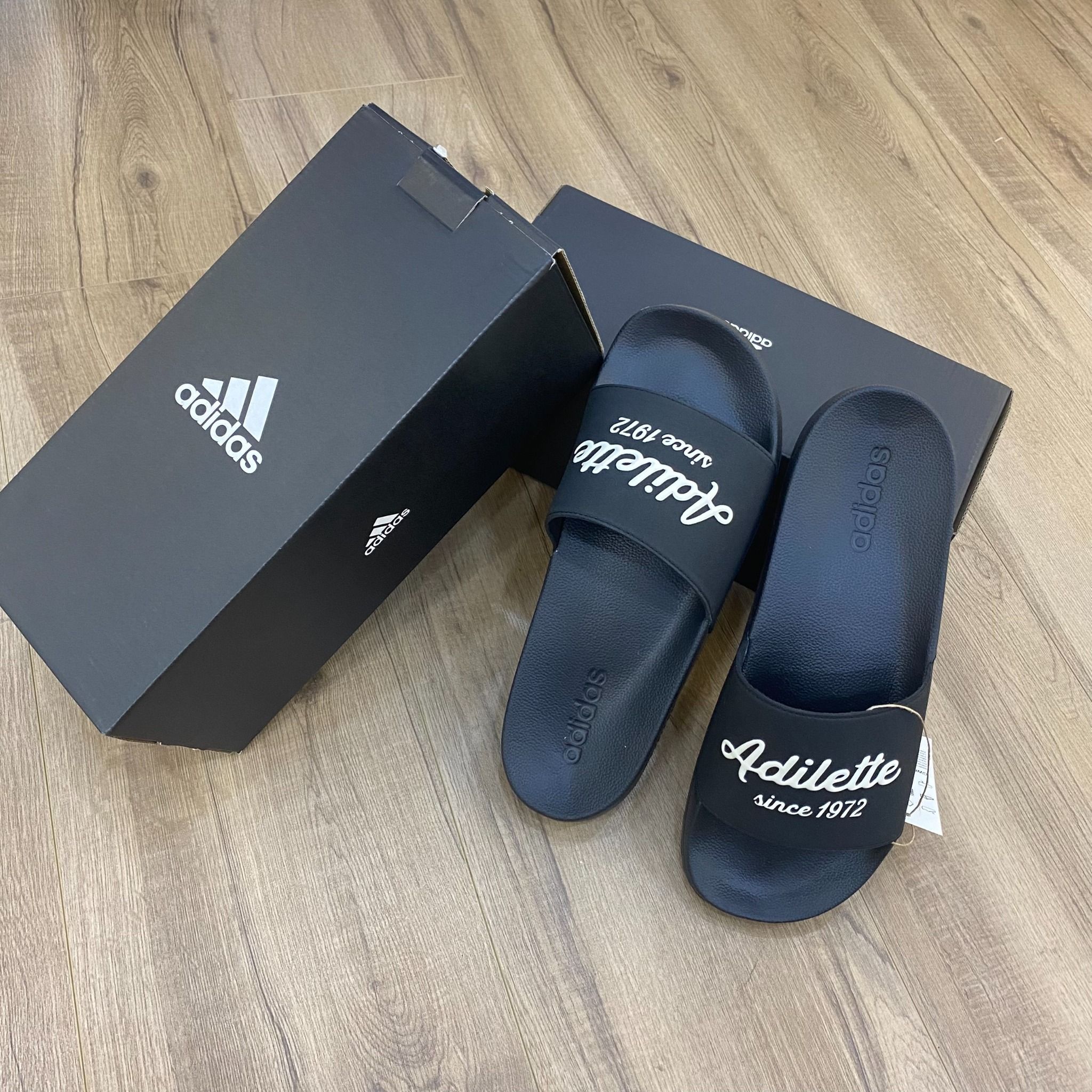  0377 - HÀNG CHÍNH HÃNG - DÉP ADIDAS SHOWER RETRO 1972 *ĐEN* - Code: GW8747 