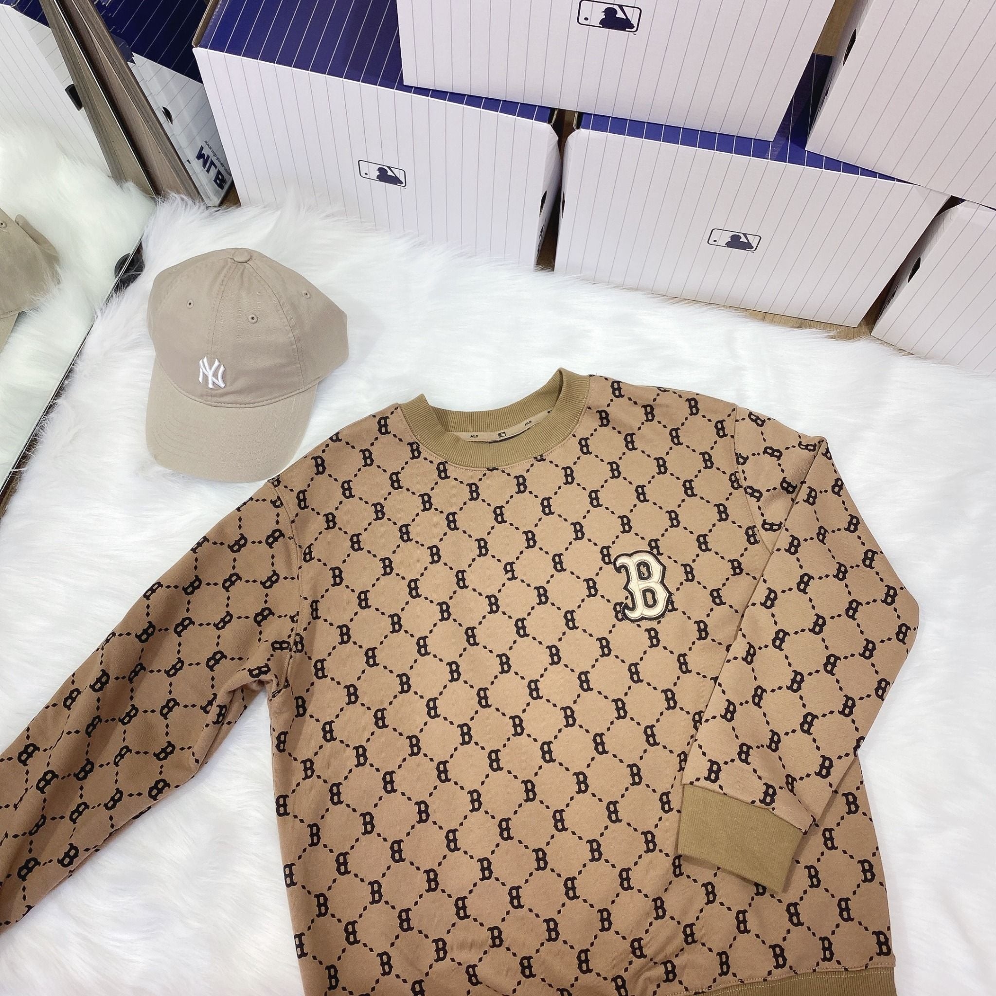  0429 - HÀNG CHÍNH HÃNG - ÁO Sweater MLB Monogram Diamond All Over Over Fit Sweatshirt Boston Red Sox  *Brown* - Code: 3AMTM0314-43BGD 