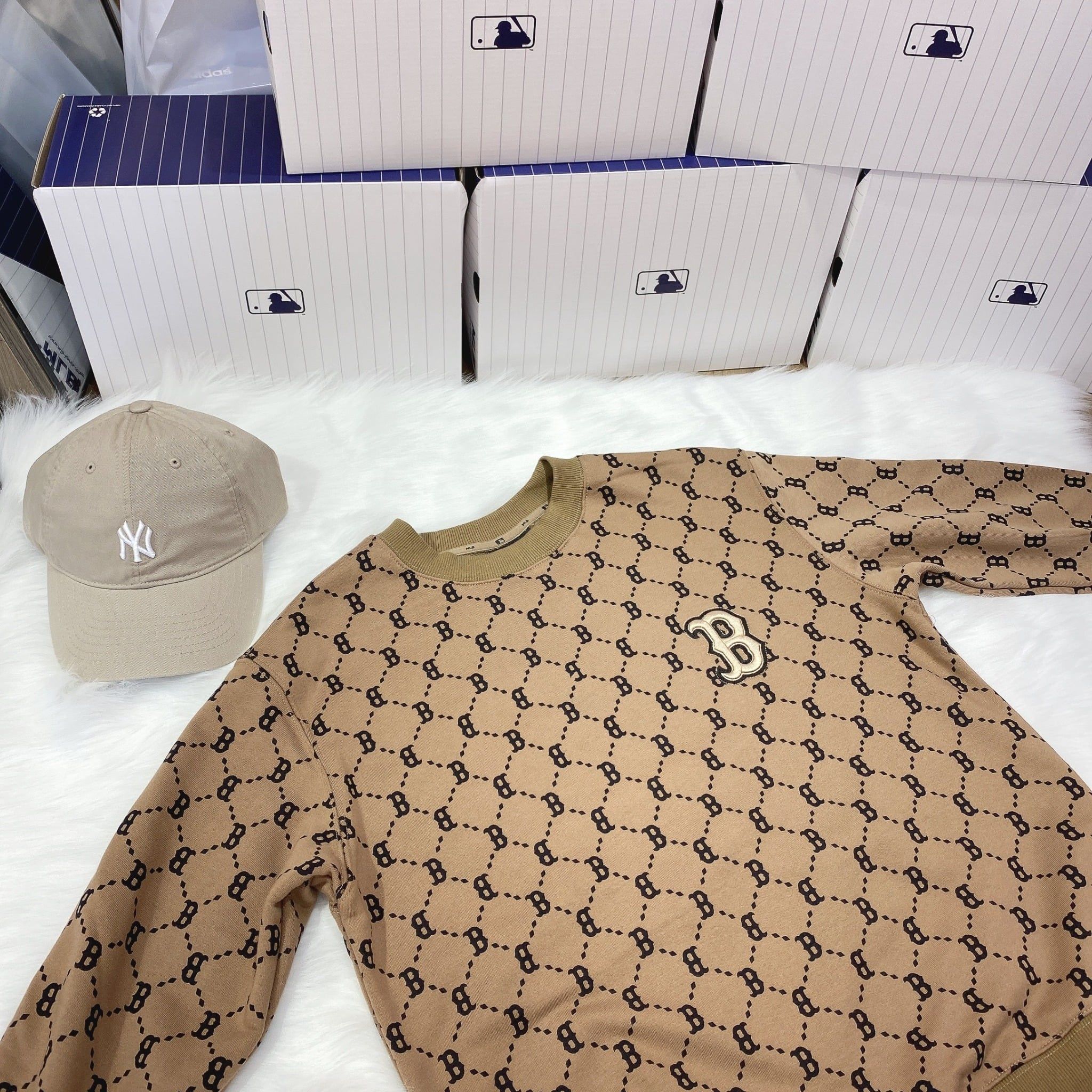  0429 - HÀNG CHÍNH HÃNG - ÁO Sweater MLB Monogram Diamond All Over Over Fit Sweatshirt Boston Red Sox  *Brown* - Code: 3AMTM0314-43BGD 