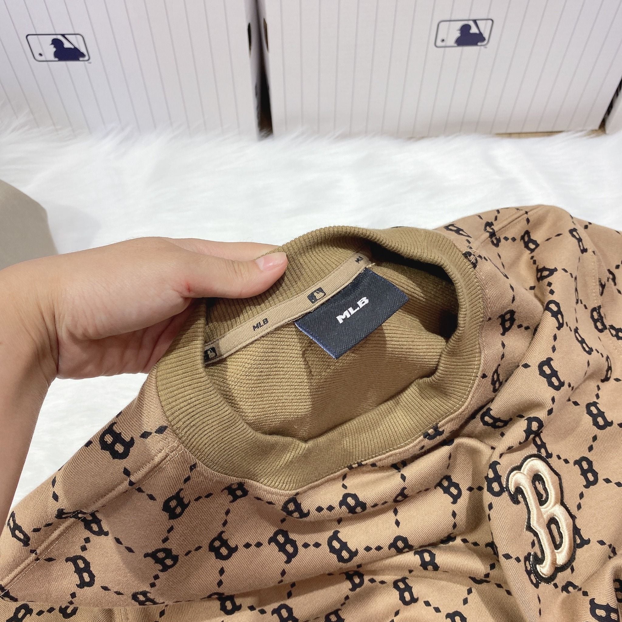  0429 - HÀNG CHÍNH HÃNG - ÁO Sweater MLB Monogram Diamond All Over Over Fit Sweatshirt Boston Red Sox  *Brown* - Code: 3AMTM0314-43BGD 